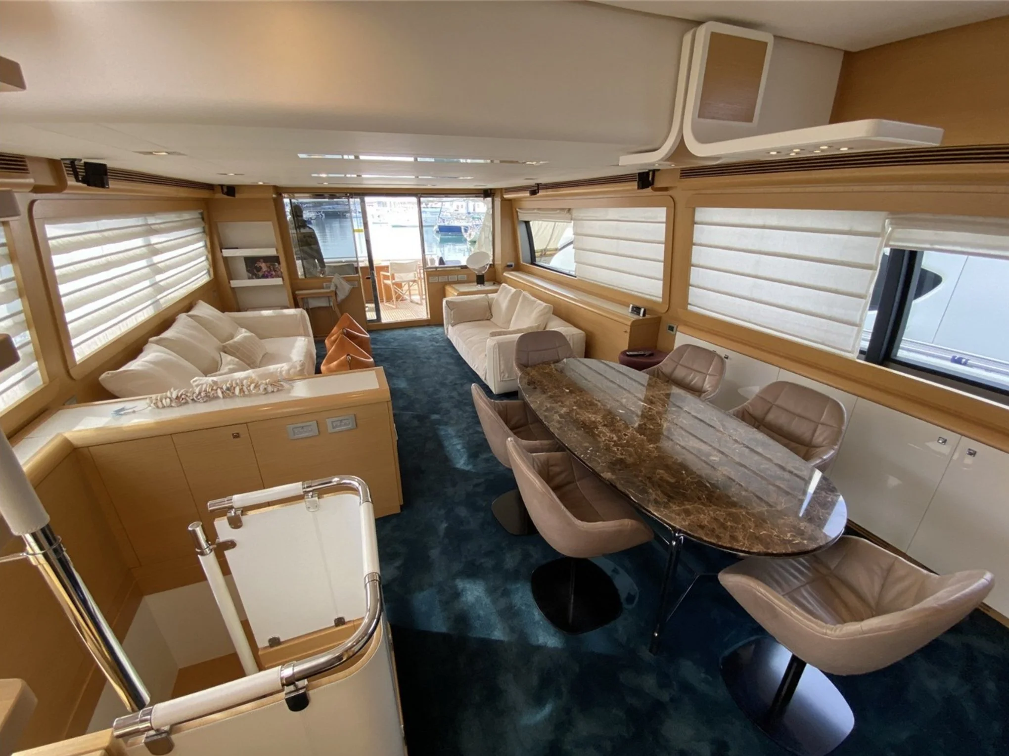 Ferretti_800_09.jpg