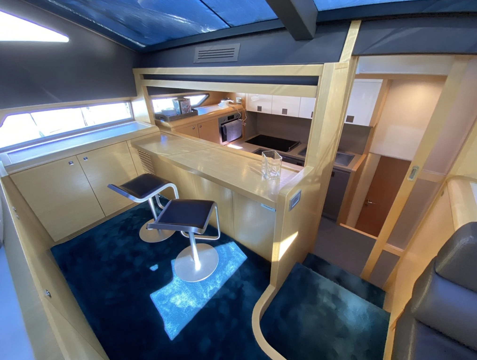 Ferretti_800_13.jpg