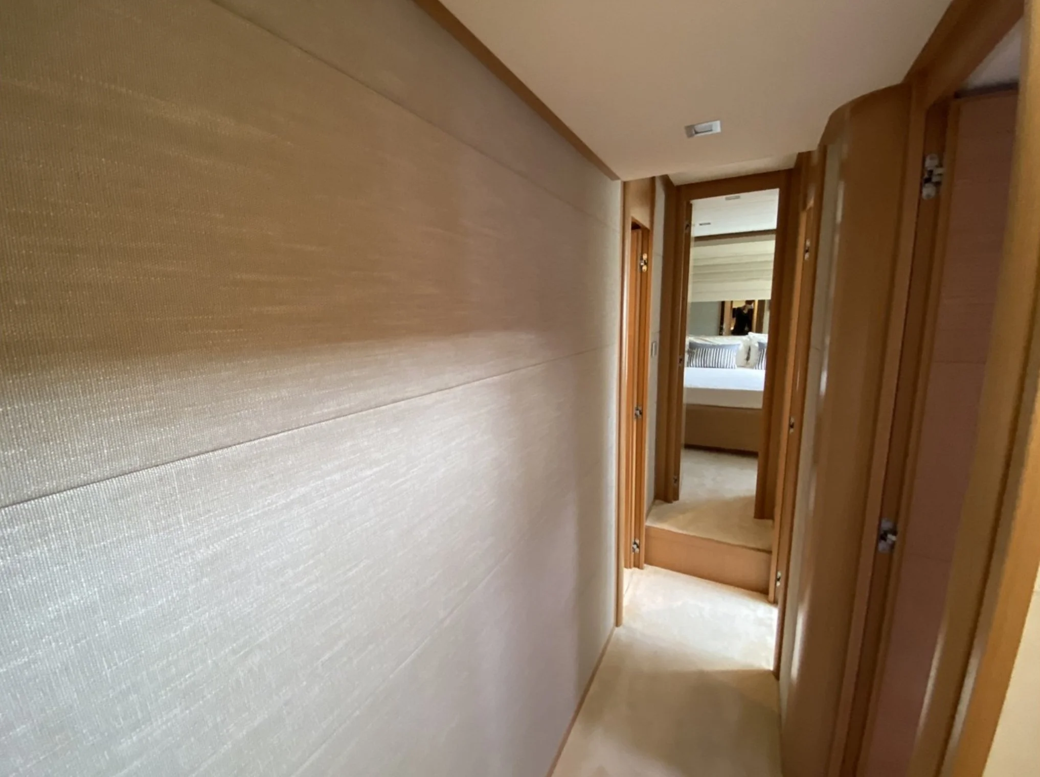 Ferretti_800_14.jpg