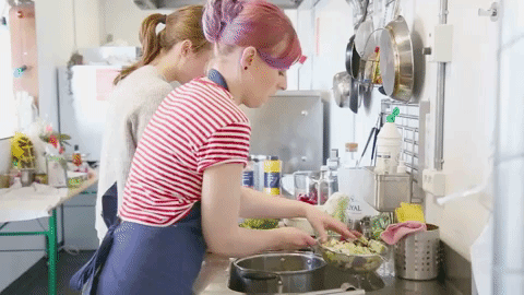Rebecca and Bodil are friends from their Public Health studies, and were in charge of making veggie curry for 30 hungry food clubbers.