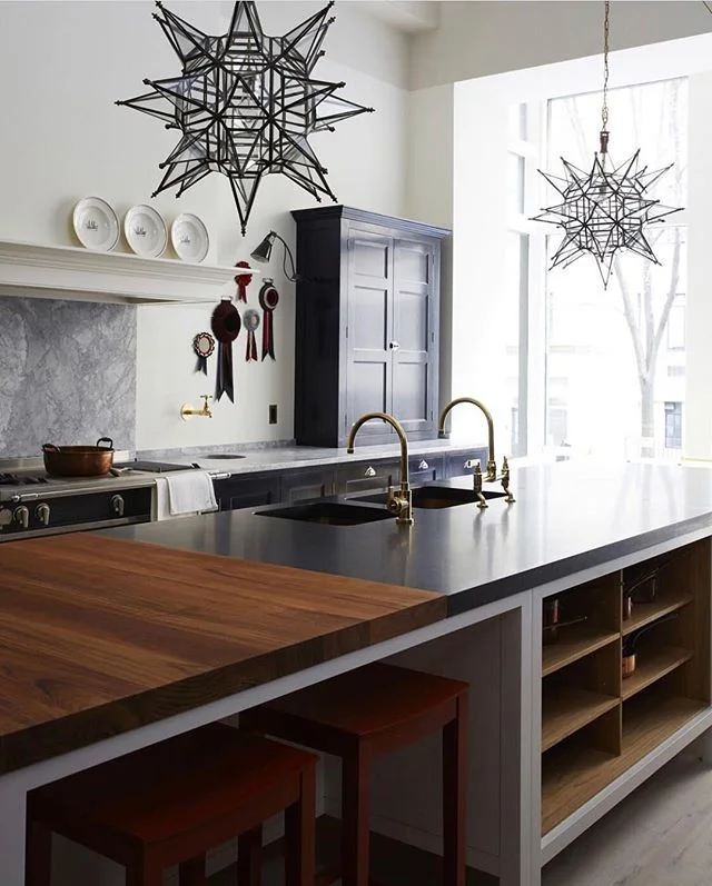 Serious, SERIOUS, kitchen goals - @plainenglishuk showing how to do a classic in-frame design in a brilliantly contemporary way 🌟
.
.
.
.
.
 #kitchendesign #kitcheninspo #kitchenideas #interiordesigner #paintcolours #worktops #paintedkitchen