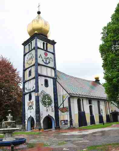 Hundertwasser Kirche 11.jpg