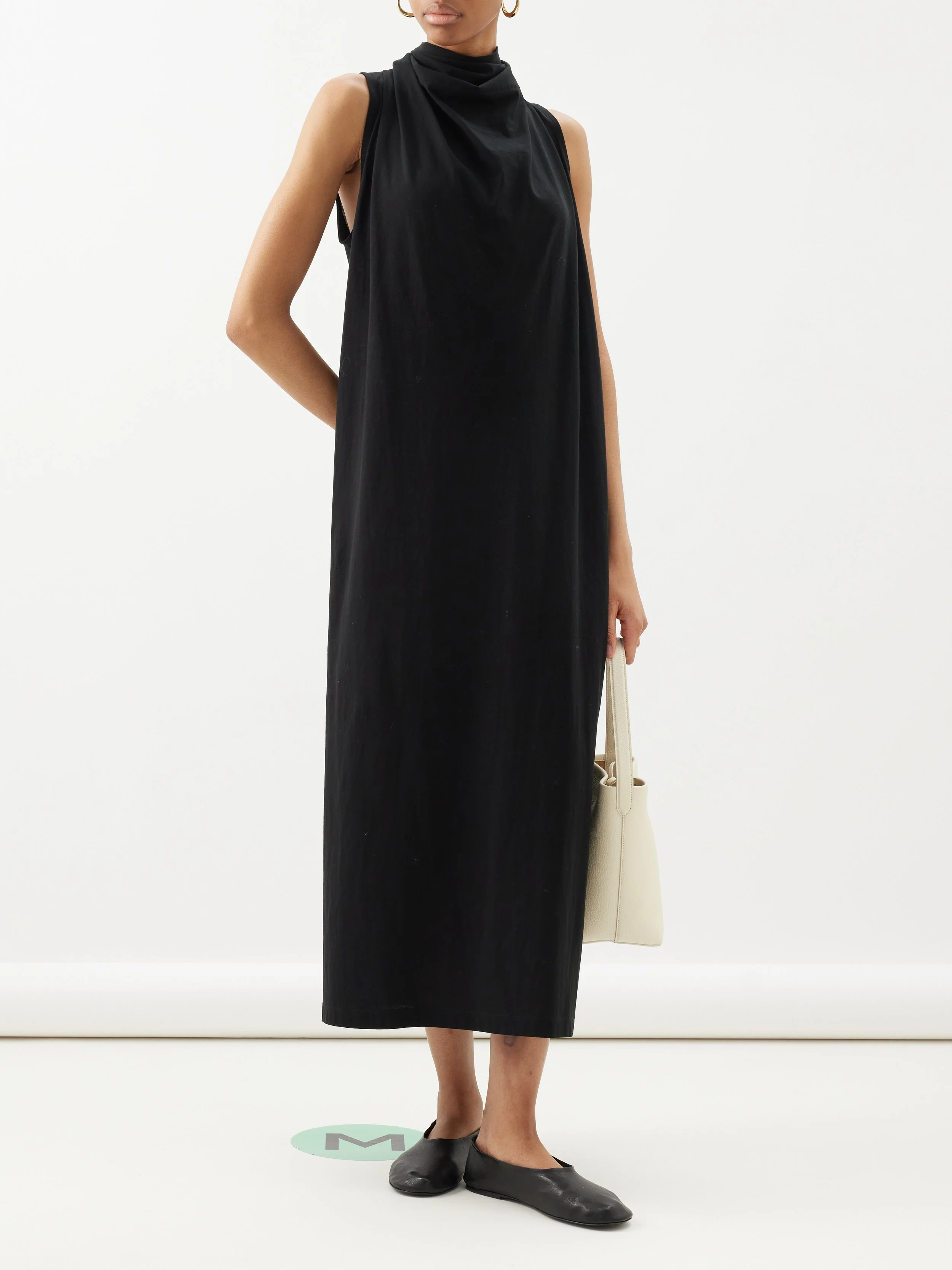 ISSEY MIYAKE WOMEN_AW24_BLACK_1576936_b.jpg