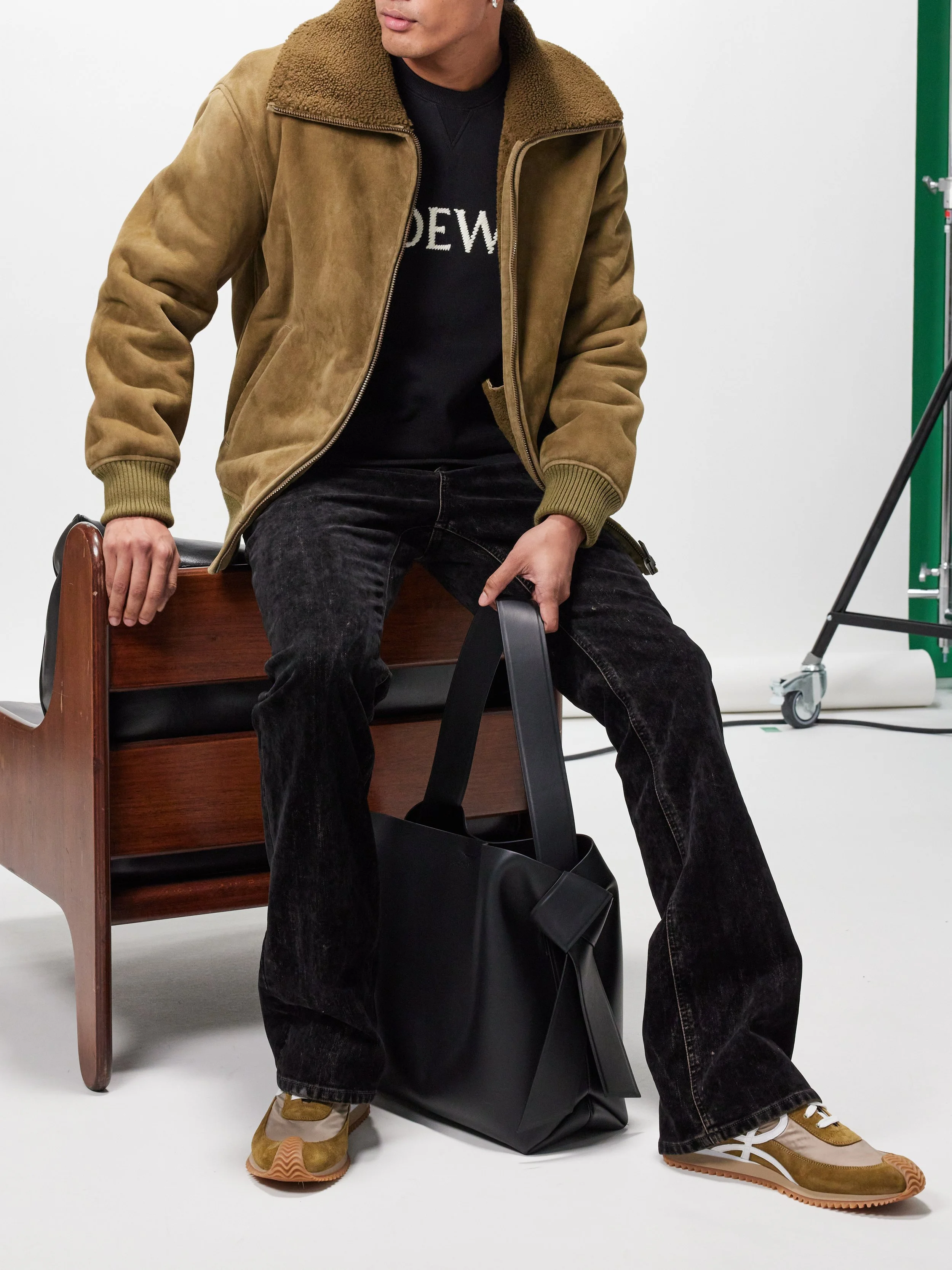 LOEWE_SS24_KHAKI_1564699_2.jpg