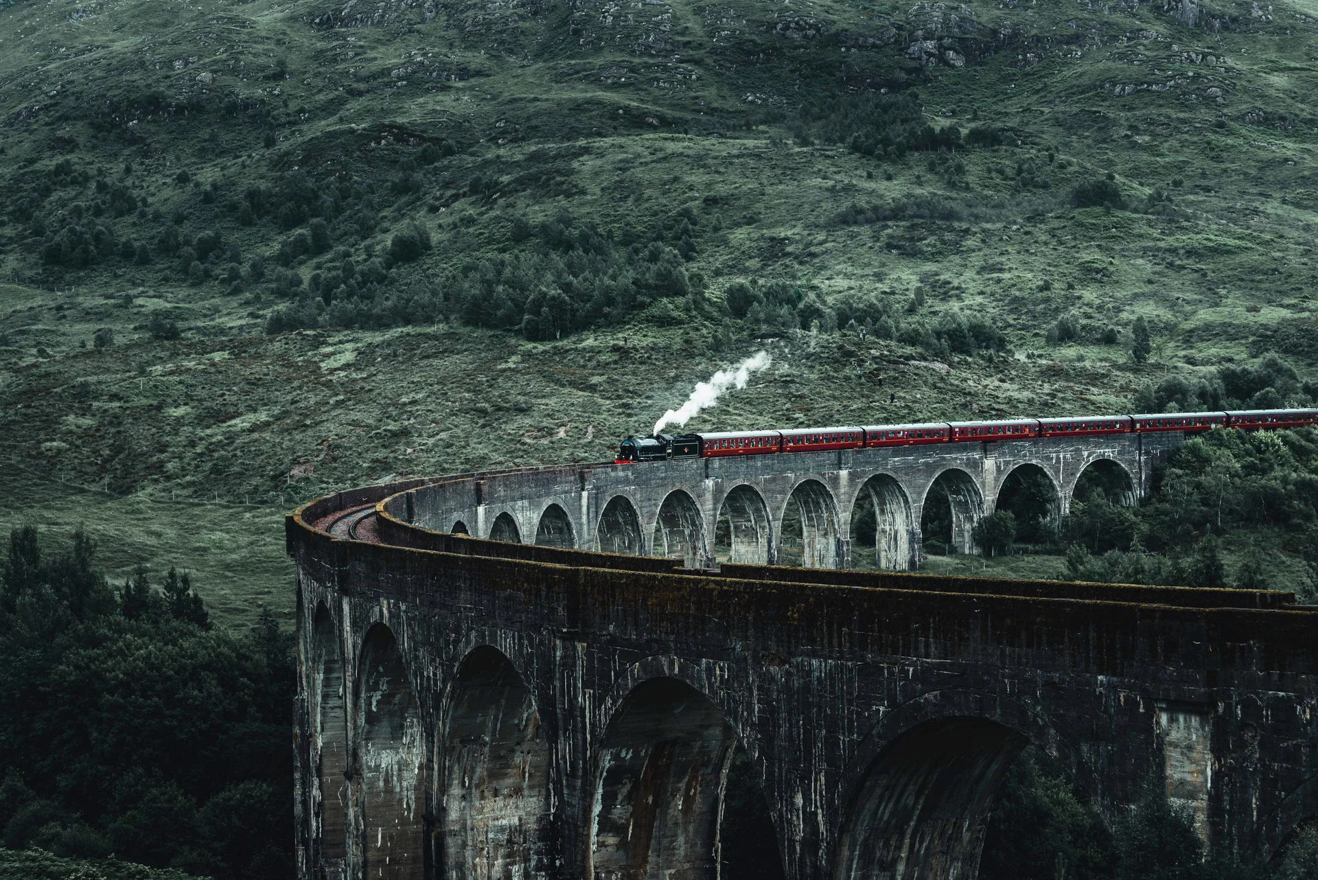 glenfinnan train viaduct