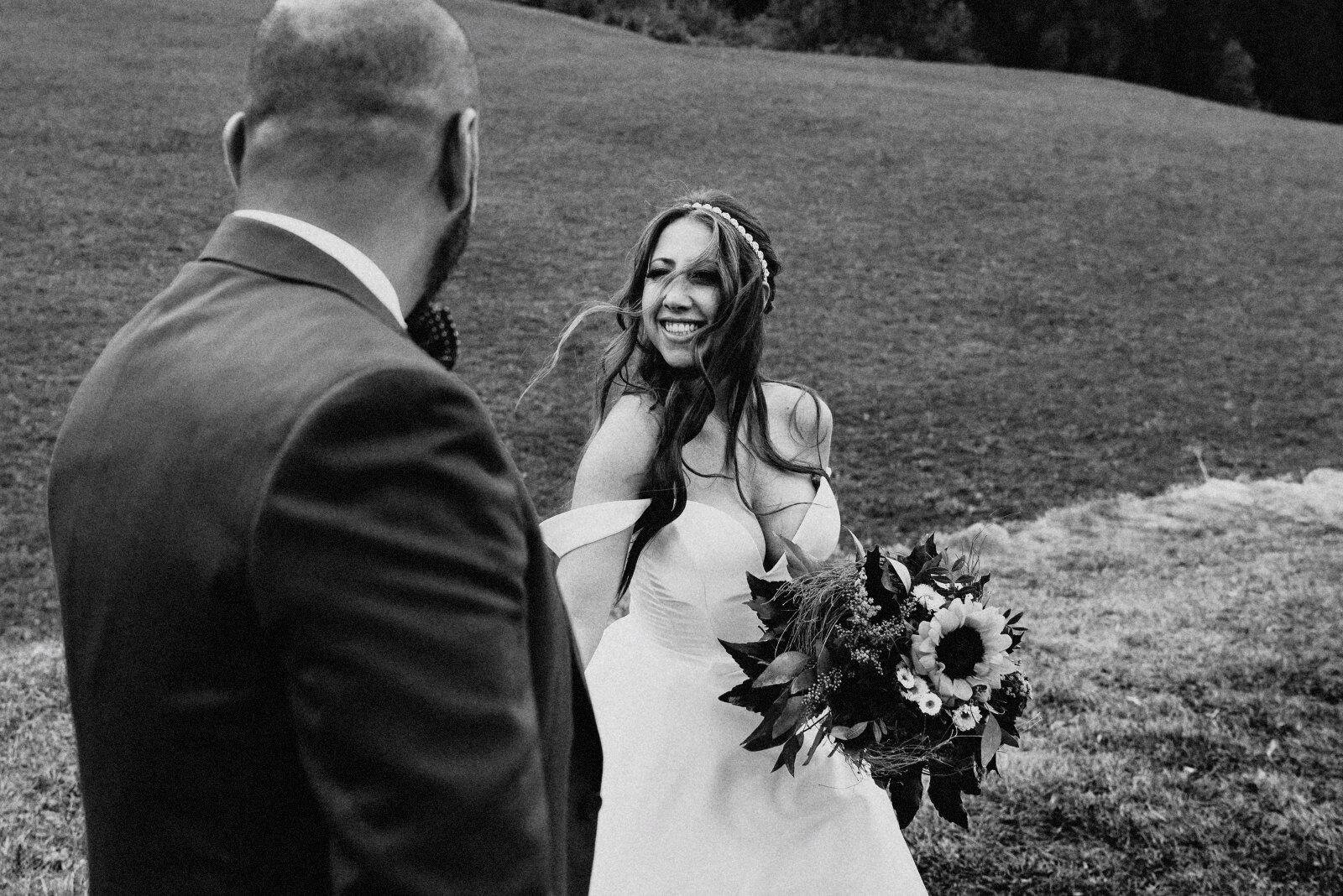 Destination wedding and eloment couple in love italy lago di braies chiesa san giovanni ranui alto adige wedding photographer (9)_9_11zon.jpg