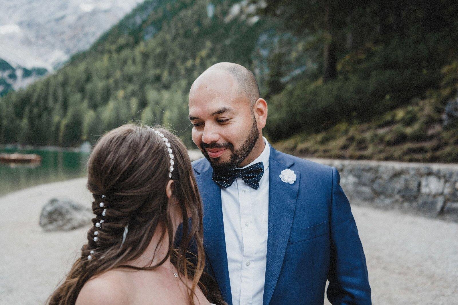 Destination wedding and eloment couple in love italy lago di braies chiesa san giovanni ranui alto adige wedding photographer (29)_29_11zon.jpg