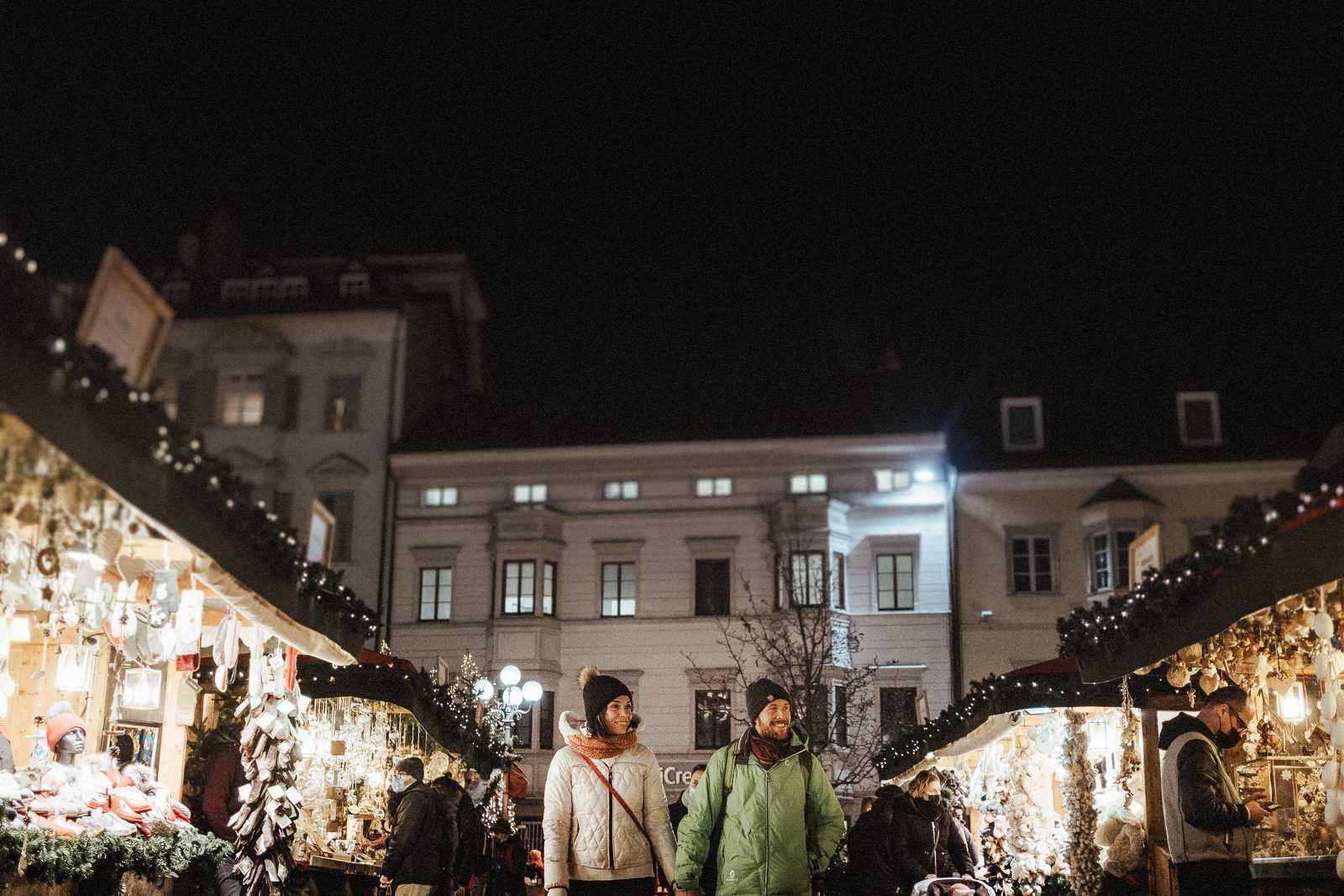 Destination  elopement couple in love italy mercatino di natale (5)_5_11zon.jpg