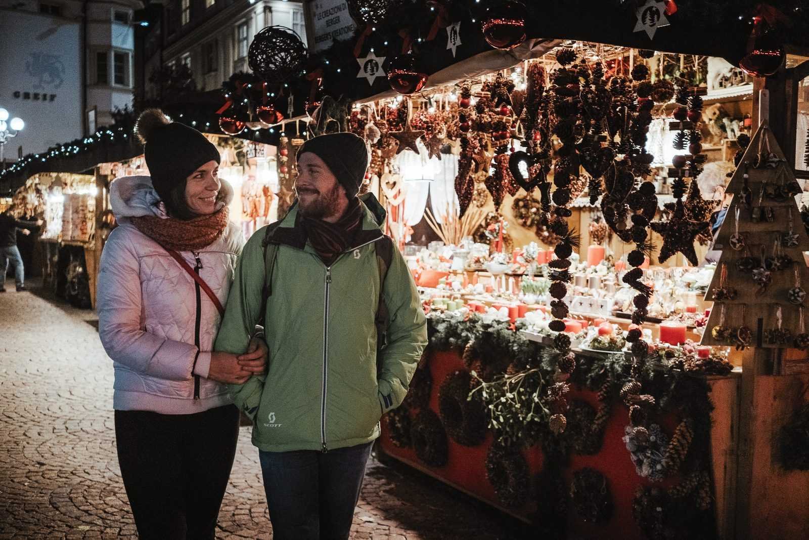 Destination  elopement couple in love italy mercatino di natale (18)_18_11zon.jpg