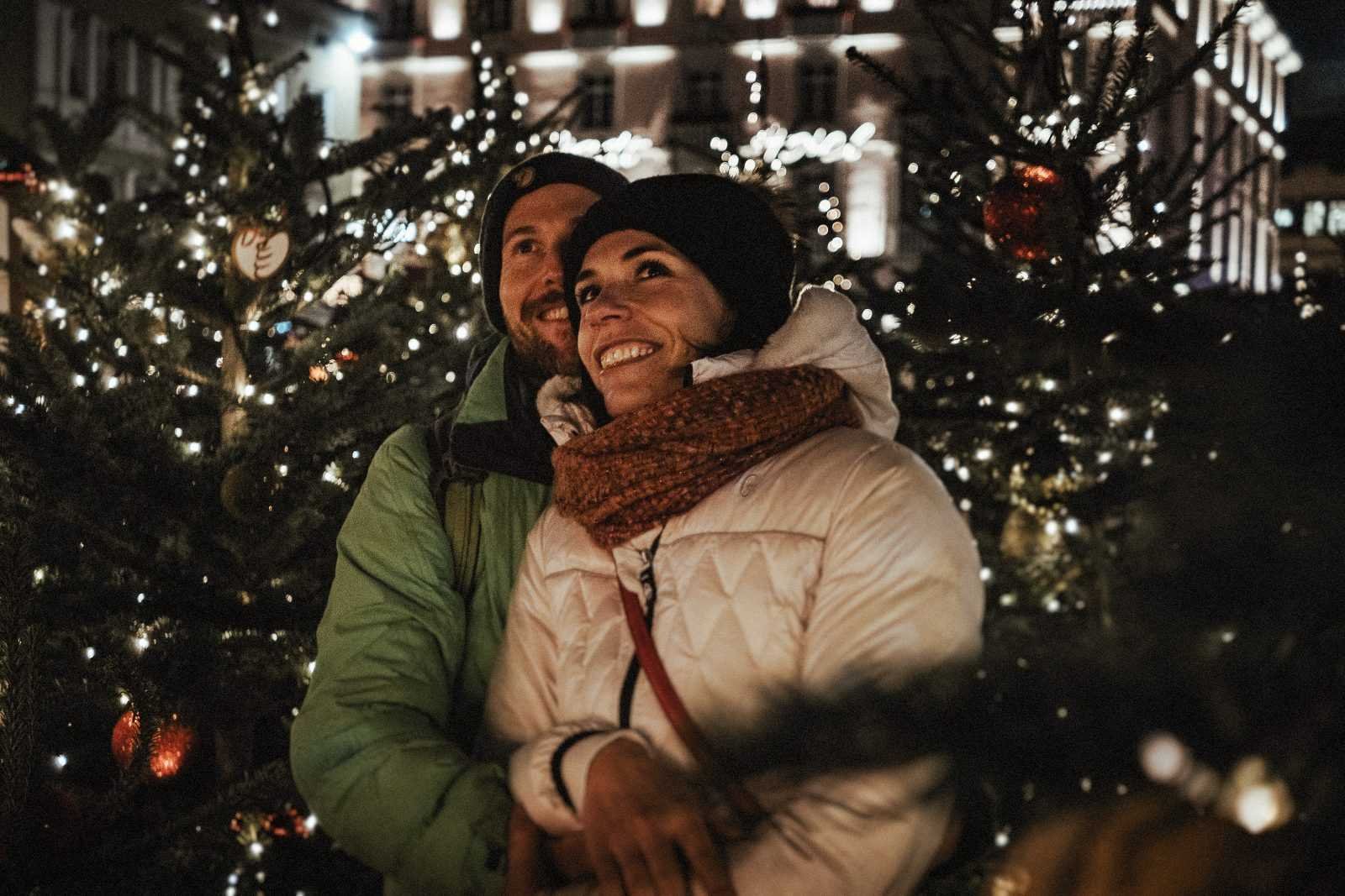 Destination  elopement couple in love italy mercatino di natale (22)_22_11zon.jpg