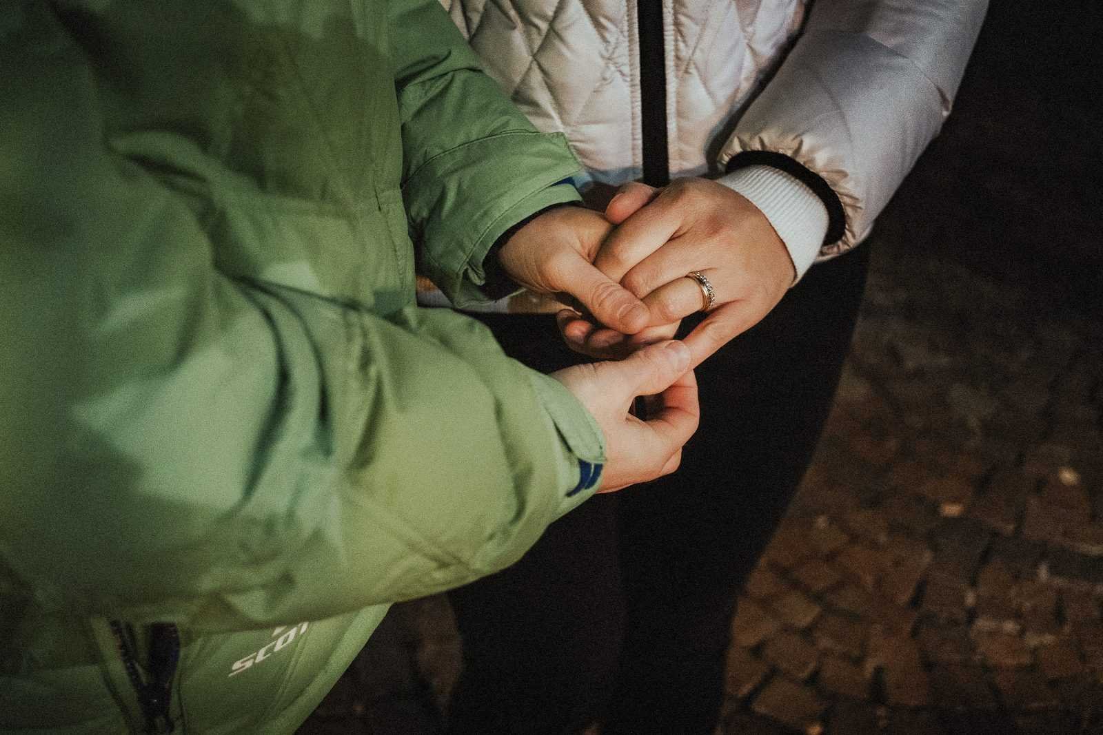 Destination  elopement couple in love italy mercatino di natale (26)_26_11zon.jpg