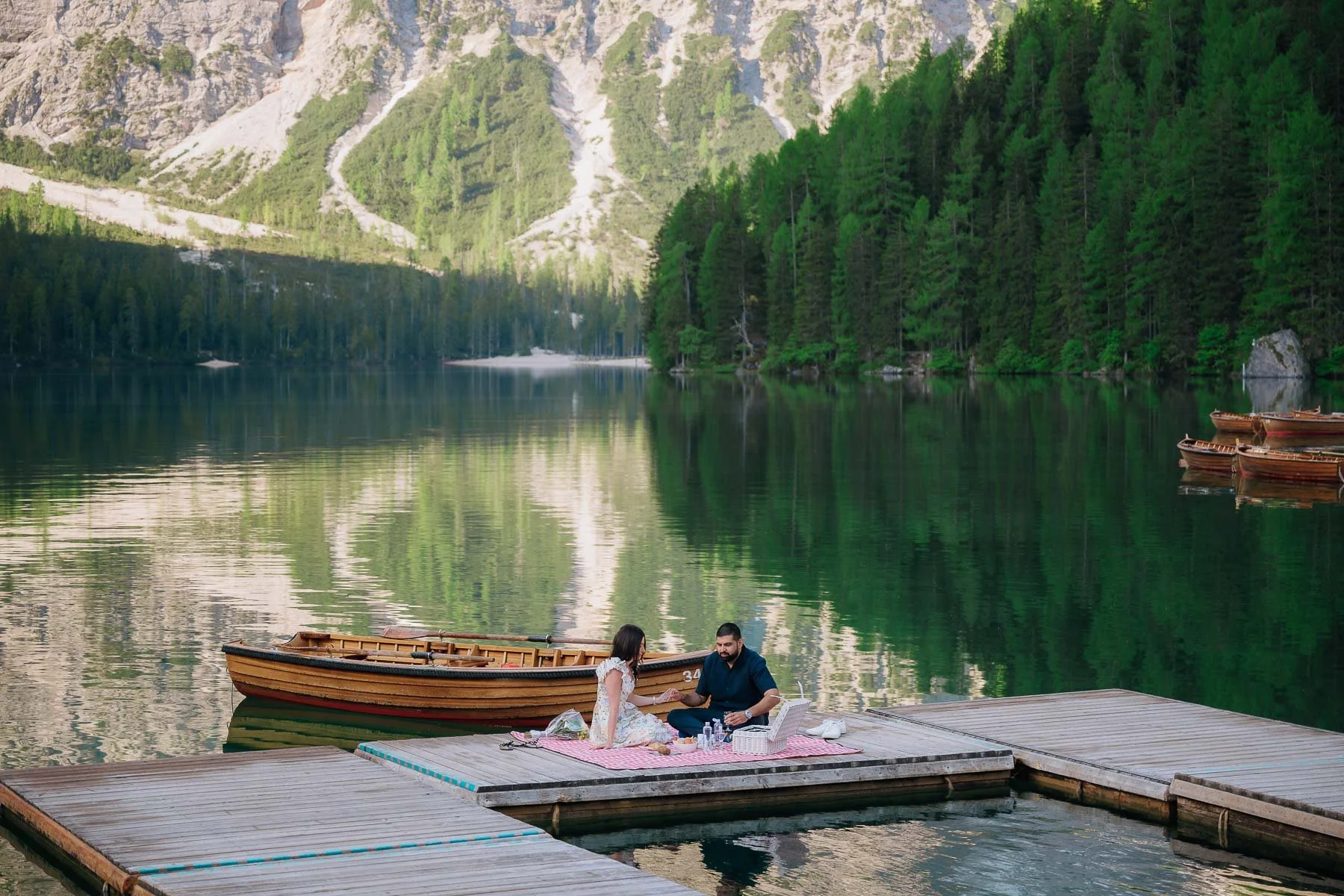 Braies Lake photography at dawn couple breakfast on the pier