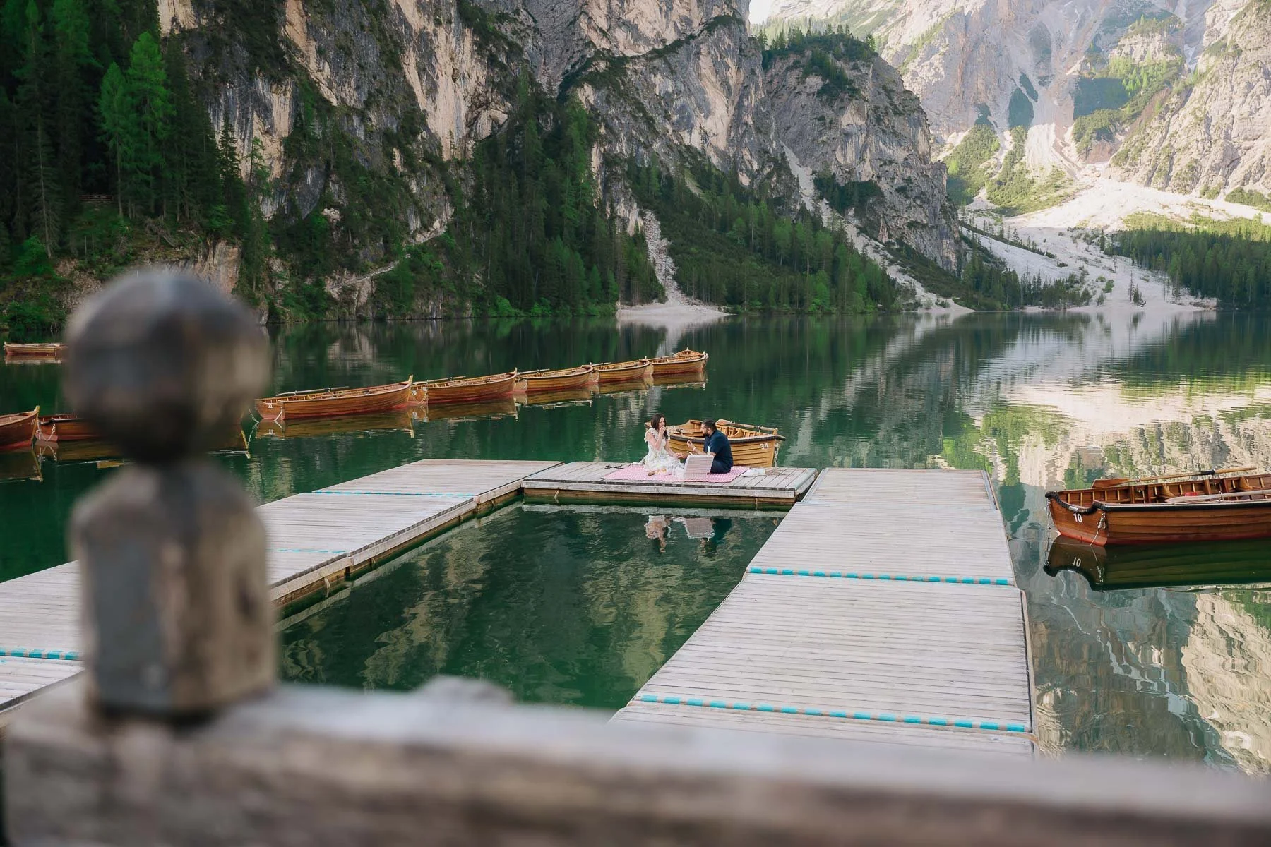 Braies Lake photography at dawn couple breakfast on the pier