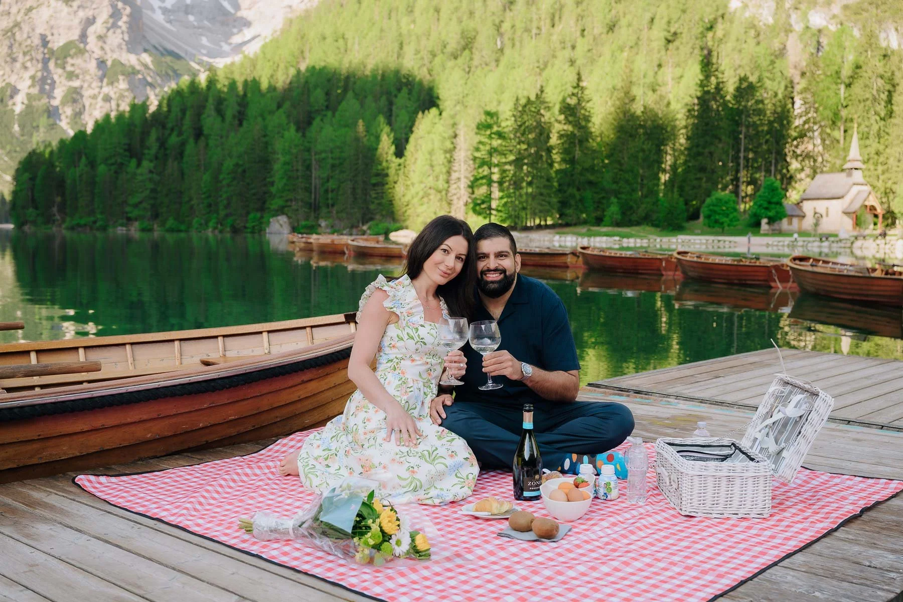 Braies Lake photography at dawn couple breakfast on the pier
