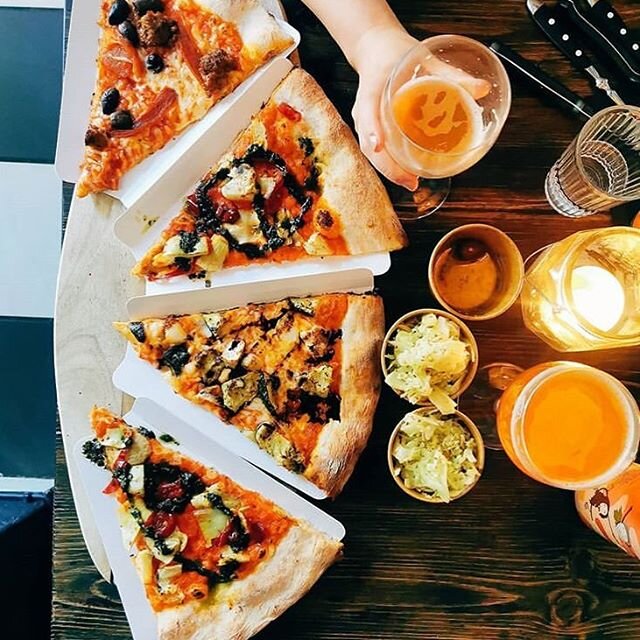 Feels like a pizza and beer kinda day (everyday 😋) 🍕🍻❤️
📸: @lillfroken 
#incrustwetrust .
.
.
.
.
#pizzaslice #pizza #craftbeer #sliceoflife #opopoppa #malm&ouml; #craftnotcrap #streetfood #saturdayslices #pizzalover #pizzapizzapizza #pizzashop #