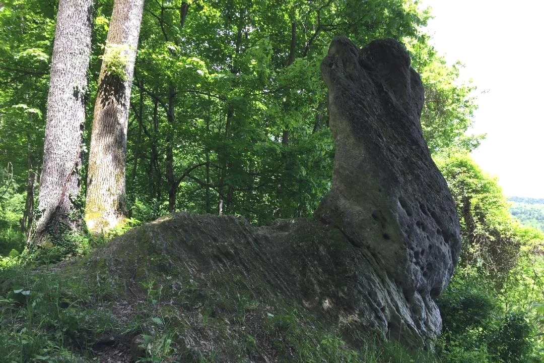 Tyringham Cobble, Rabbit Rock