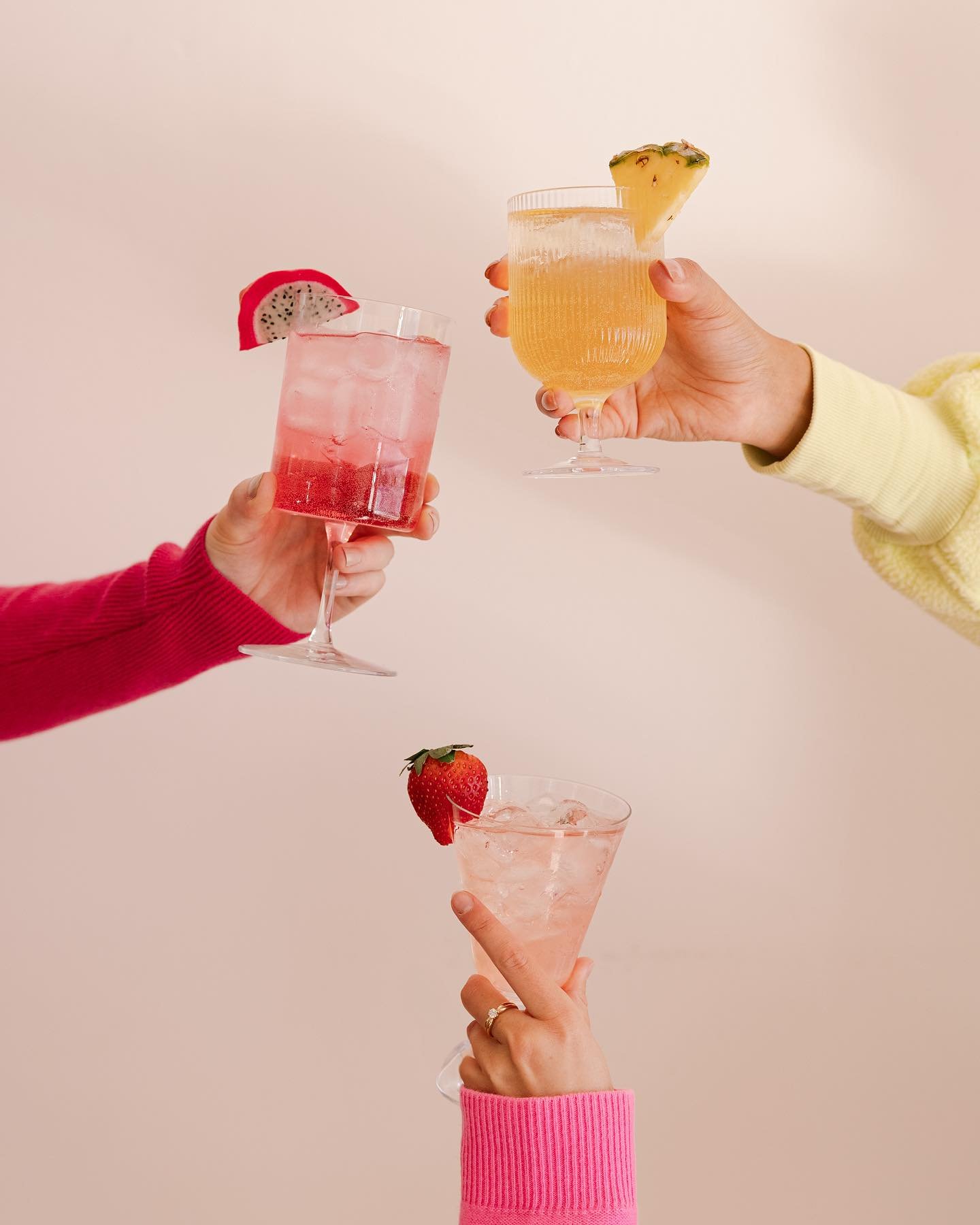 NEW PRODUCT from @alc_a_chino (makers of the perfect canned espresso martini!) Fruity, fresh, bubble-free spiked refreshers! Your coffee shop order, now spiked (even if you don&rsquo;t drink coffee.) 🍍🍓💦

📸 @abby_stearns X #thePRISMS
