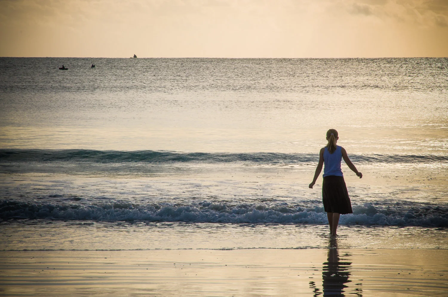 girlbeach.jpg