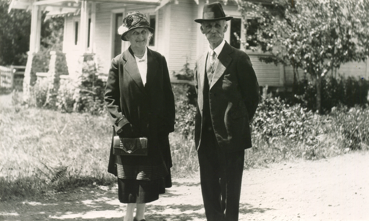 1932