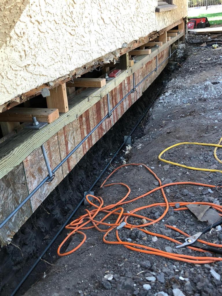  House foundation rebar install. 