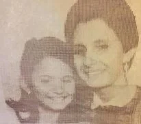 “Años después de la detención, de nuestra experiencia de no tener un hogar fijo, y de la sobre explotación de mi madre en el trabajo, salimos adelante, pero solamente con el apoyo de otros migrantes Latinoamericanos.”