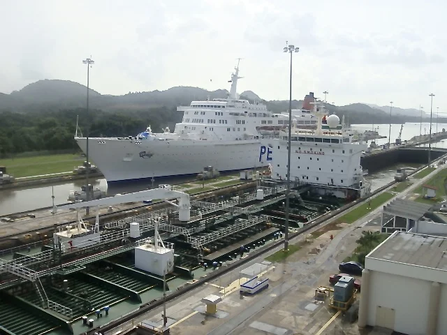Since 1999, the canal has been managed and operated by the Panama Canal Authority. // Photo: Roxana Bendezú 2009