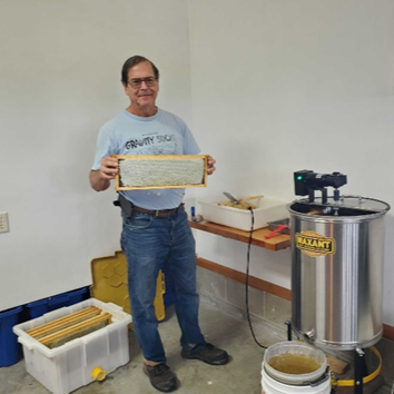 Small scale honey extracting setup