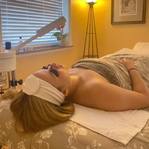 Blooming Skin Care &amp; Acne Clinic