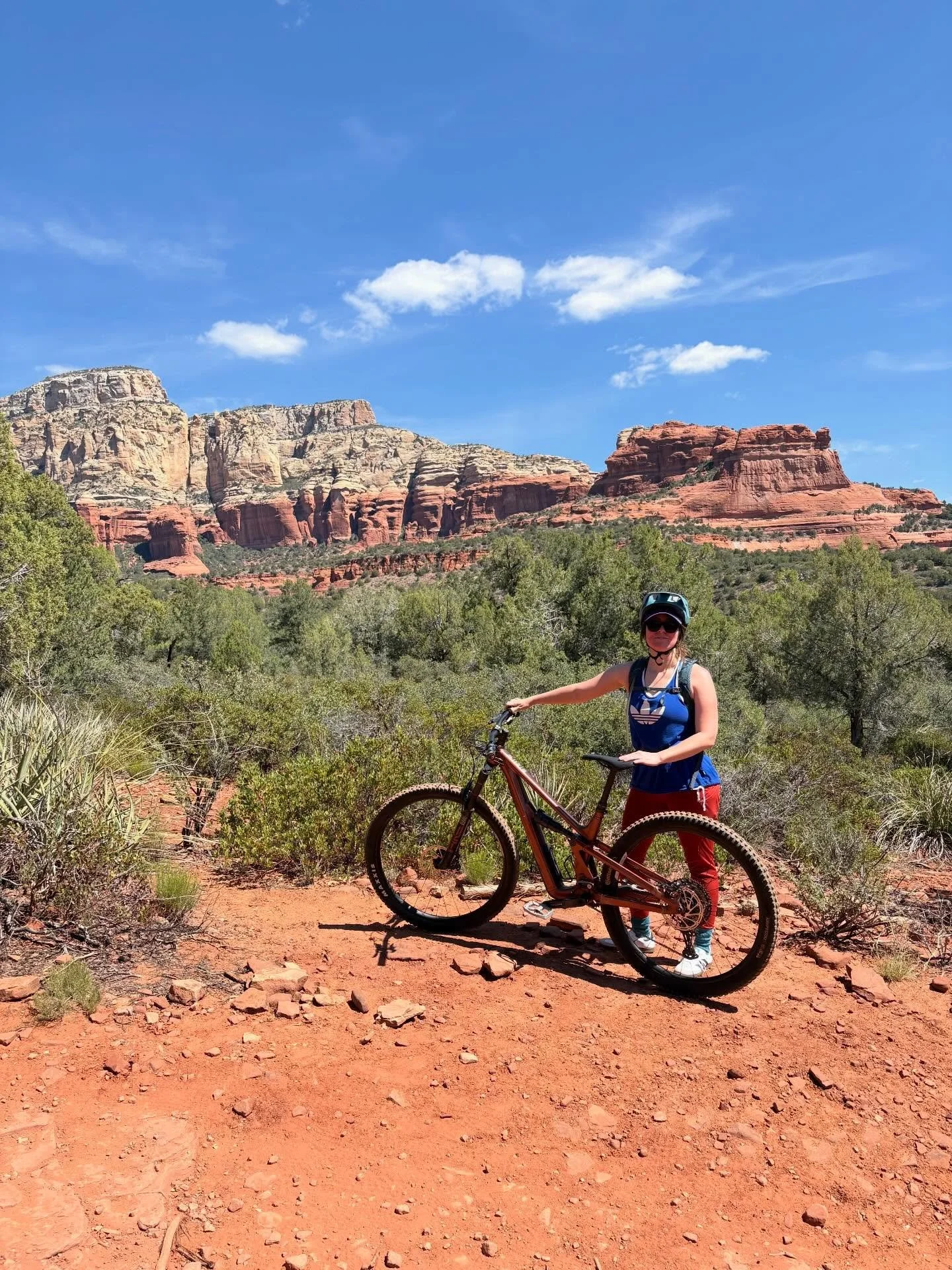 Riding Sedona 🏆 with the best of the best in the Southwest!

Effective coaching, real confidence, local lines, and memorable red rock views.🏜️

#SedonaMTBAcademy #SedonaMTB #RideSedona #BikeSkills #SedonaAdventure
