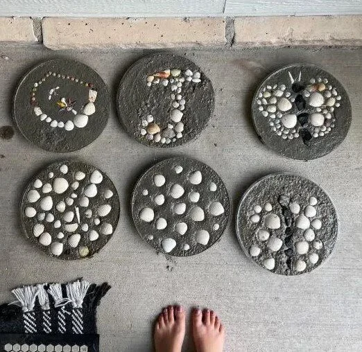 Round stepping stones made from white pebbles and gray cement