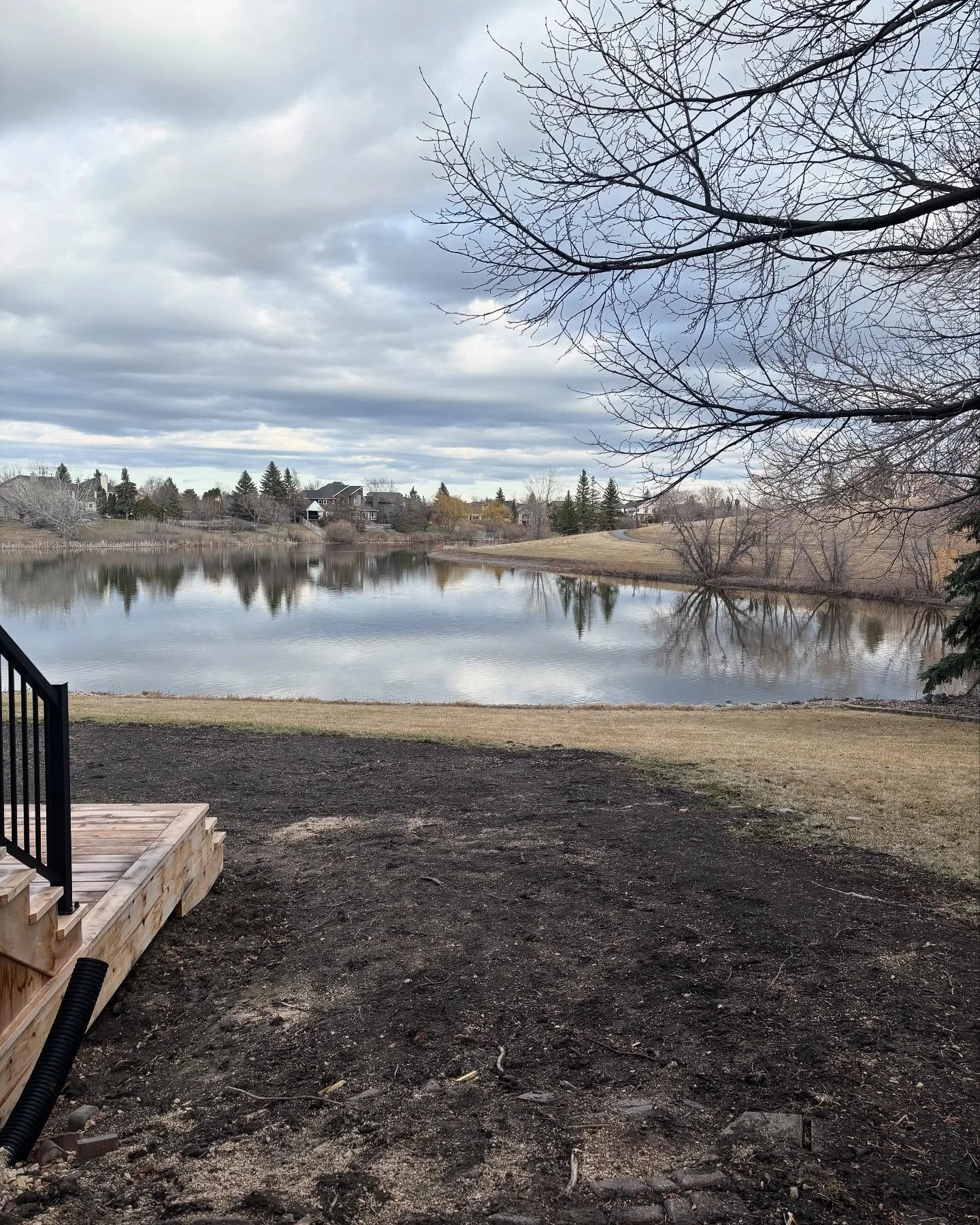 Just saying&hellip;. we love making your daydream a reality ✨ 
Swipe ➡️ for before and after pictures of this dreamy walkout lake project.