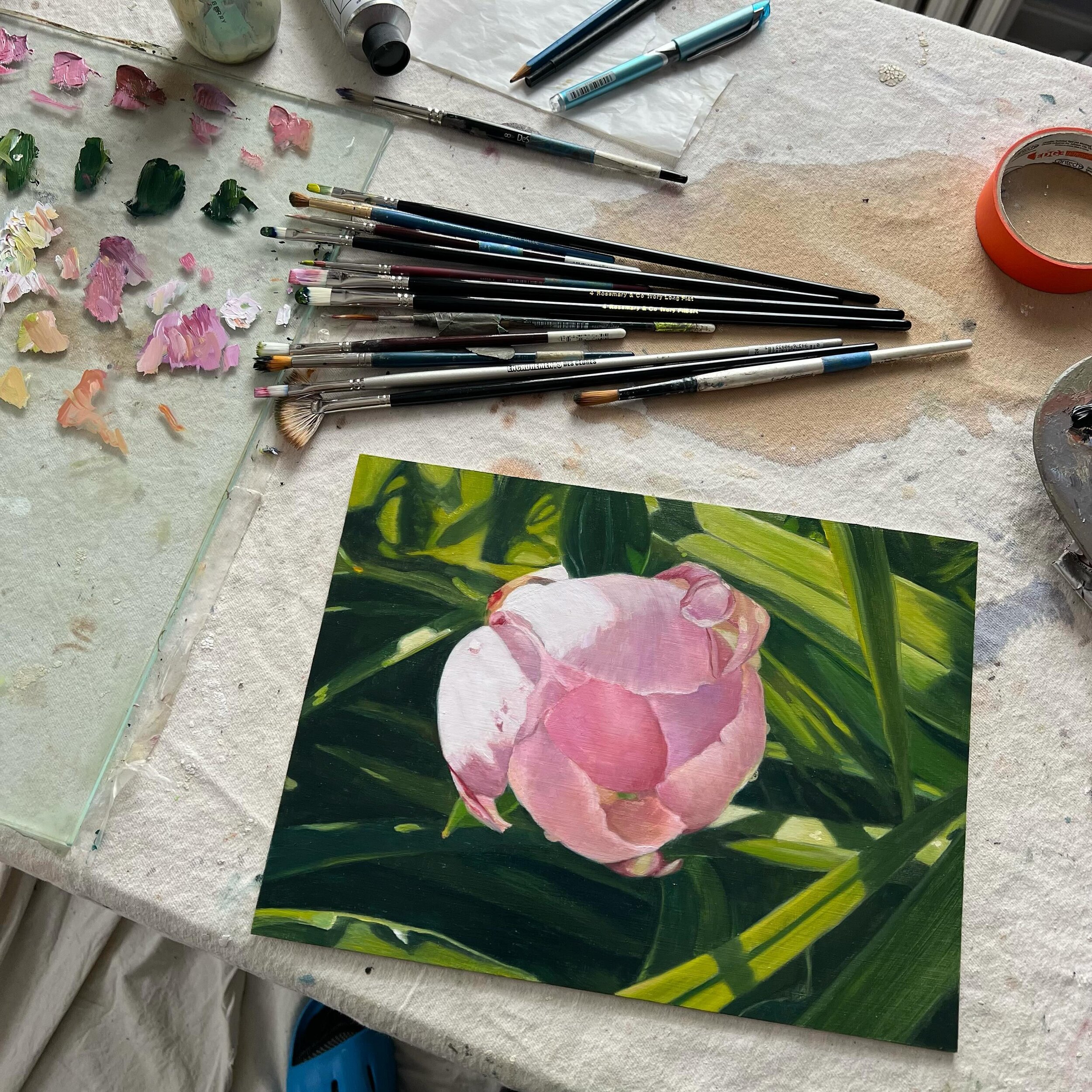 Warming up for some larger work while dreaming about Spring ☀️
.
.
.
#wip #ontheeasel #peony 
my favourite flower fyi 😁 
#oilonboard #oilpainting #canadianart #canadianartist🇨🇦 #naturepatterns #flowers #pinkpeony #lightandshadow #contemporaryart #