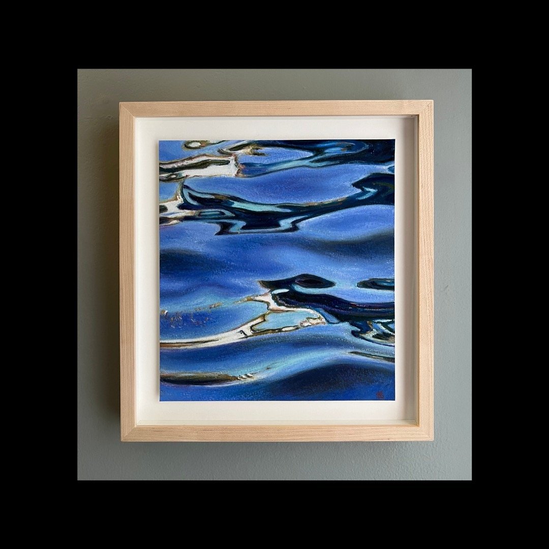 This little pastel is one of where I go very summer to be at the water's edge and in nature, on vacation. Encadrex did a great job with the framing, pale wood and a light background to show off the intense colours! #watersedge #blue #purple (of cours