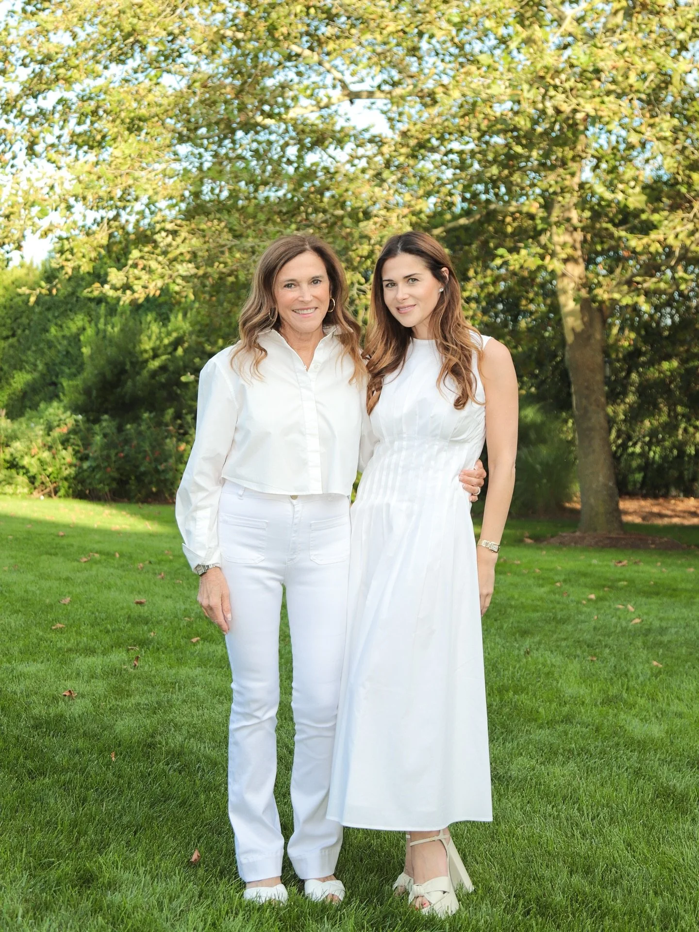 A summer spent savoring moments at my favorite house! Grateful for the memories we&rsquo;ve made here, and especially for my mom and step-dad who created such a special place for all of us. 💛

Helping to sell our family home reminded me just how per