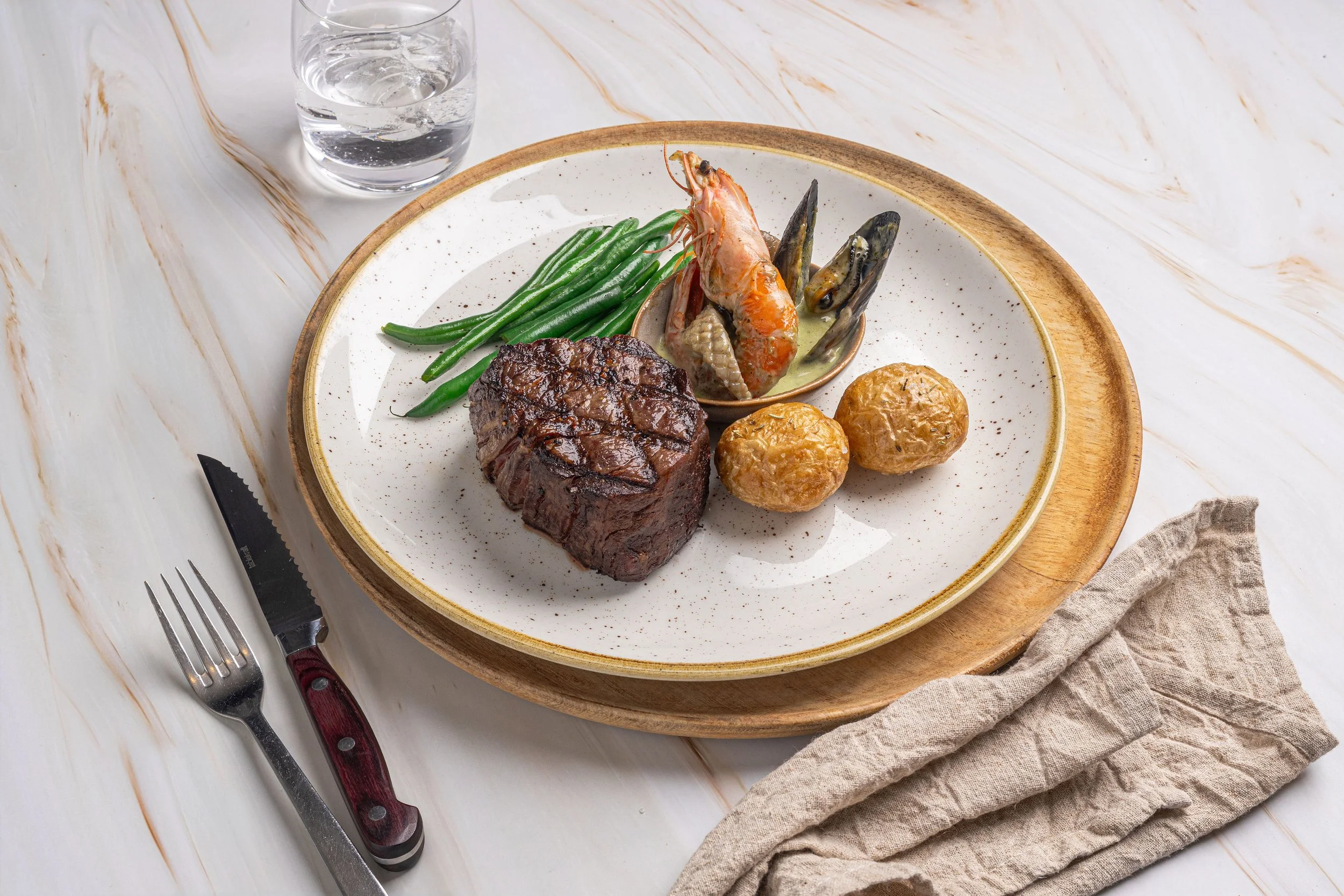 Cellar47-EyeFilletSeafood-3x2highres.jpg