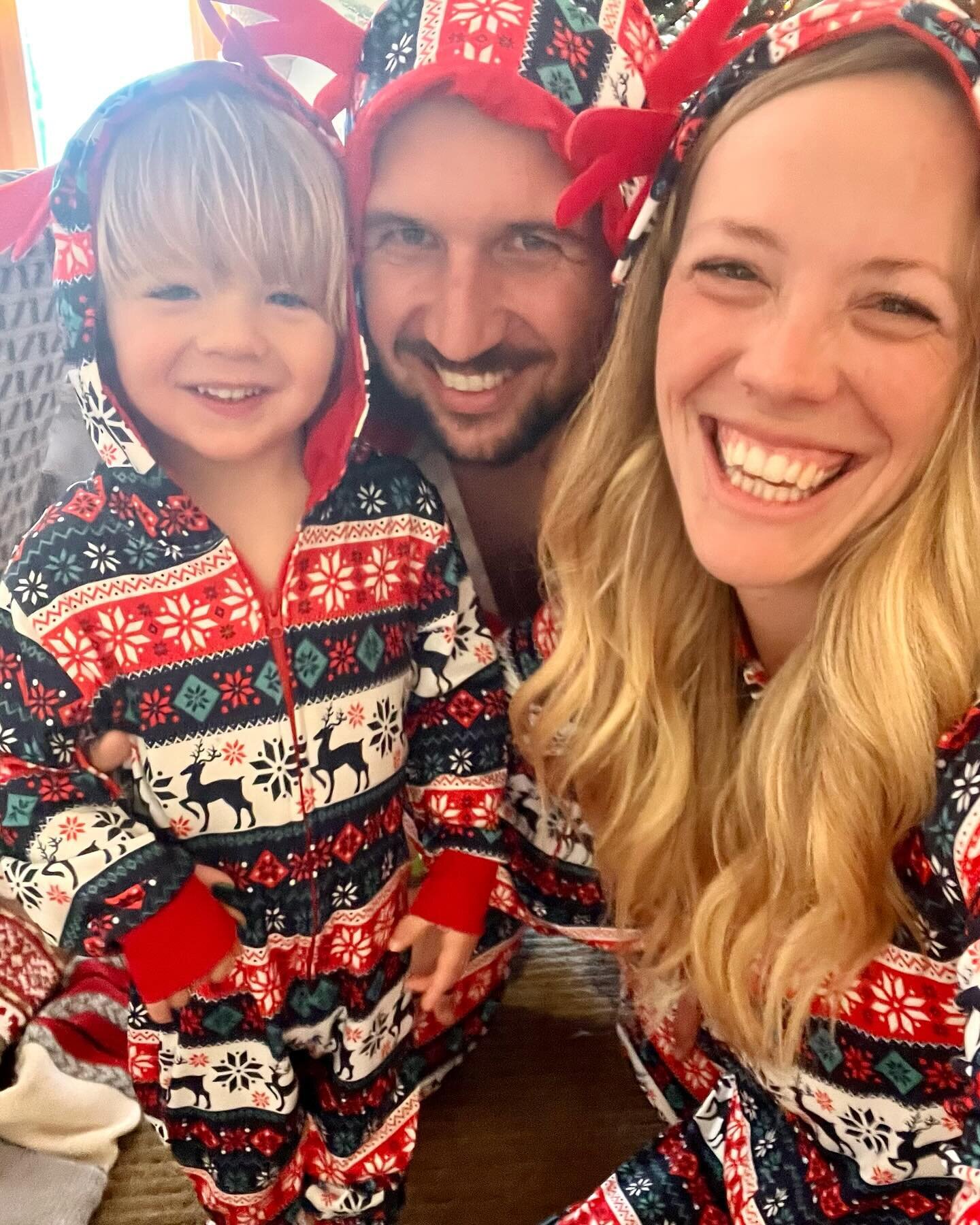 Happy holidays!! ❤️💚🩵 
Reason # 38485710 why having kids is the best &mdash; the holidays can be the hardest time of your life, and then they suddenly make it worth it. 🙏 Grateful for my sweet little fam!

(I can never get my sh*t together to send