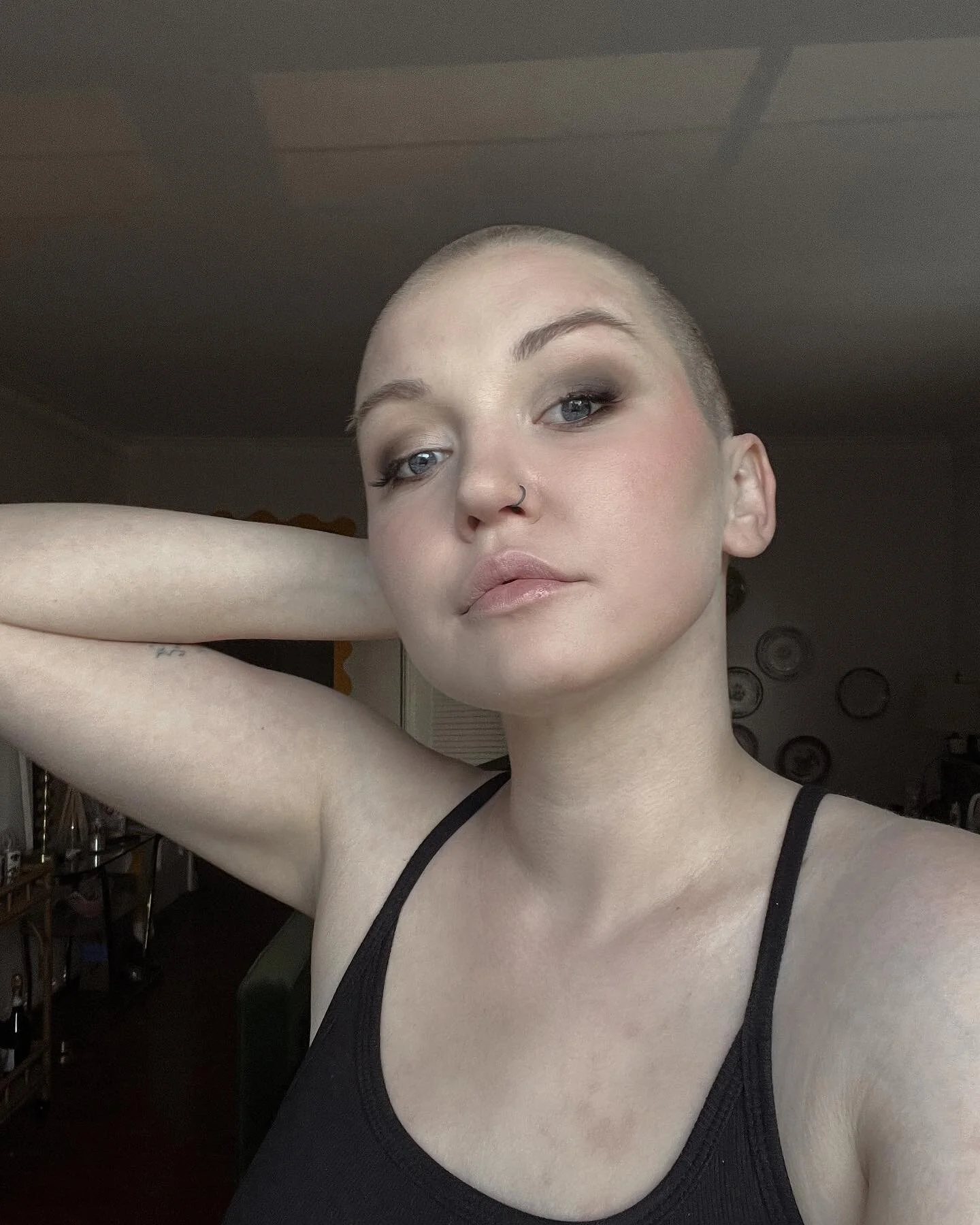 IM BALD BABY!!!! 👩🏻&zwj;🦲
For those who don&rsquo;t watch my IG stories and for people who are NOSEY (which i respect) I got diagnosed with Lupus in 2021 and it&rsquo;s been a long journey of different medications with varying degrees of success, 