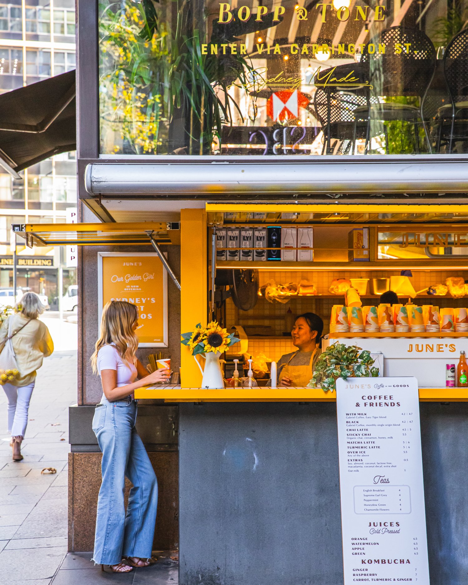 A little behind-the-scenes magic from the coffee machine ☕💛

Here&rsquo;s how your morning cup comes to life at June&rsquo;s.

See you on tomorrow's commute!