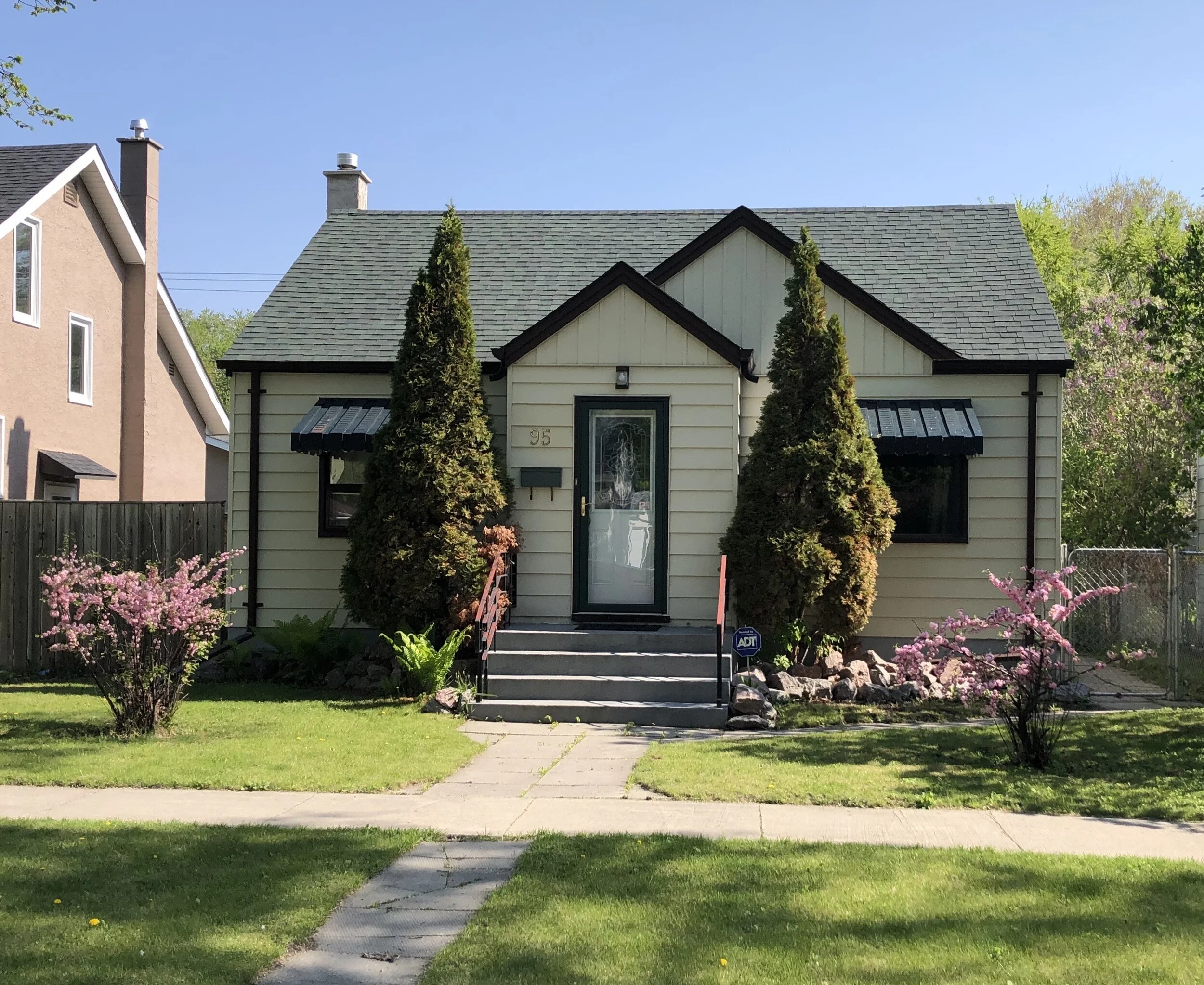 95 Leila Ave