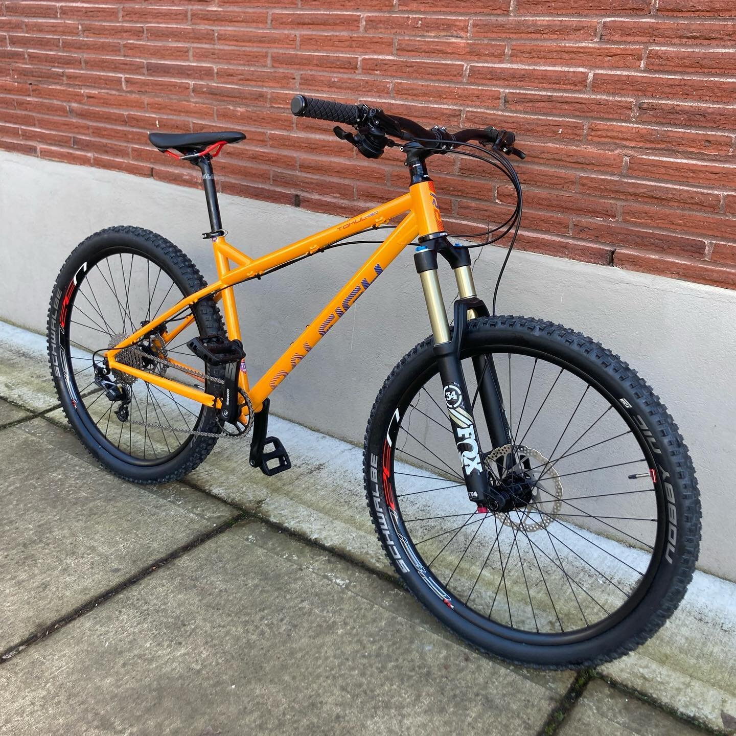 ✨ for sale ✨

17&rdquo; Raleigh Tokul 4130 ~ refurbished with lots of new components ~ 

Come take it for a test ride! Open today 11-5pm 

#kentoncyclerepair #raleighbikes #raleightokul