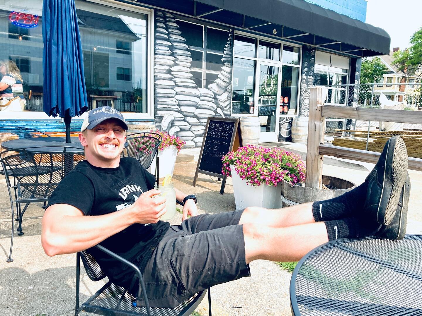 It&rsquo;s a great evening to kick your feet up and enjoy a boozy lemonade outside in our patio. Open until 9pm, see you at the Shoe! 🍋 #lemonade #boozylemonade #vodka #cheers #craftcocktails #cocktails #craftdistillery #distillery #drinklocal #loca