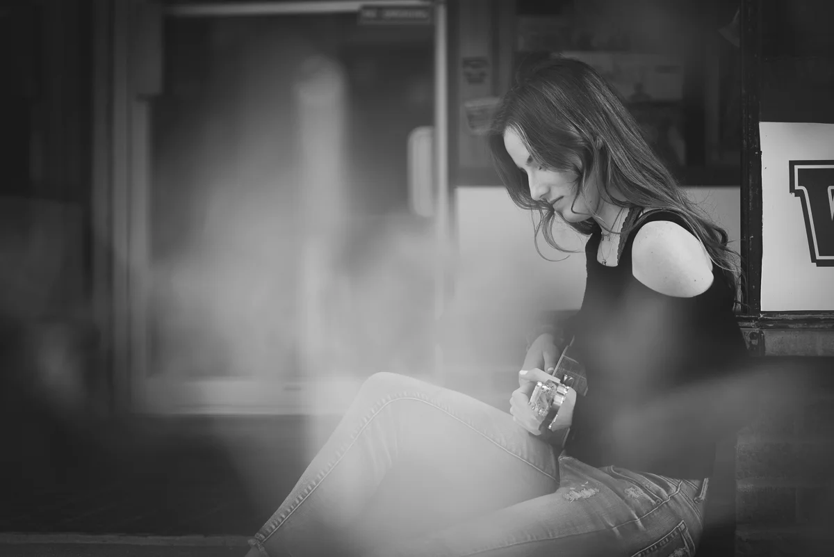 BrookeandCheryl-Senior-photographer-normal-IL-guitar-530.jpg