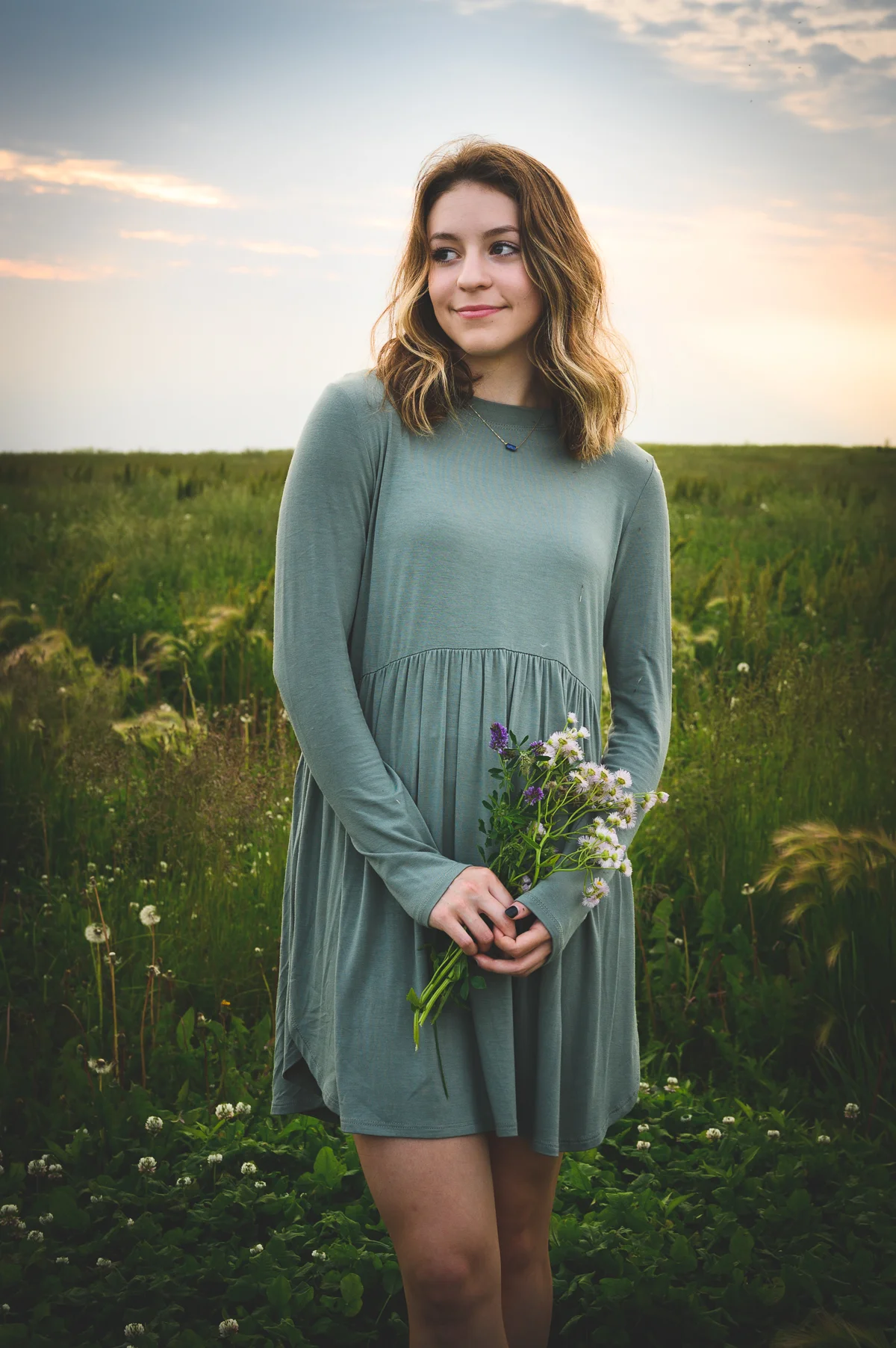 Brooke-Cheryl-senior-photography-pasture-3.jpg