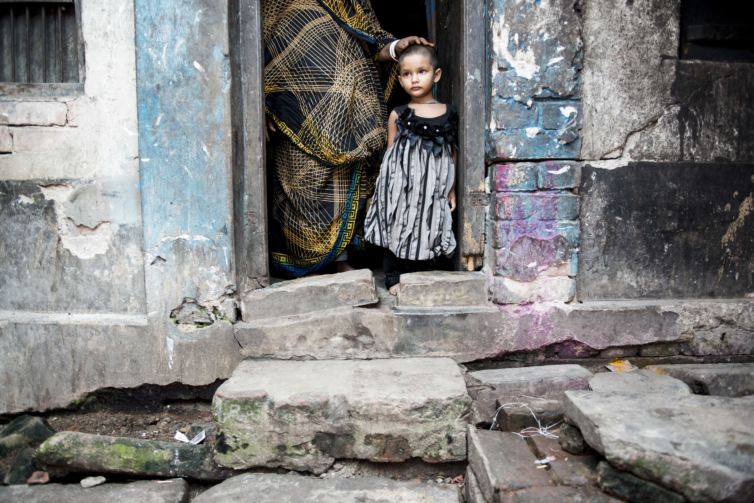  Mother and child, Daulatdia brothel. Bangladesh. 2014. 