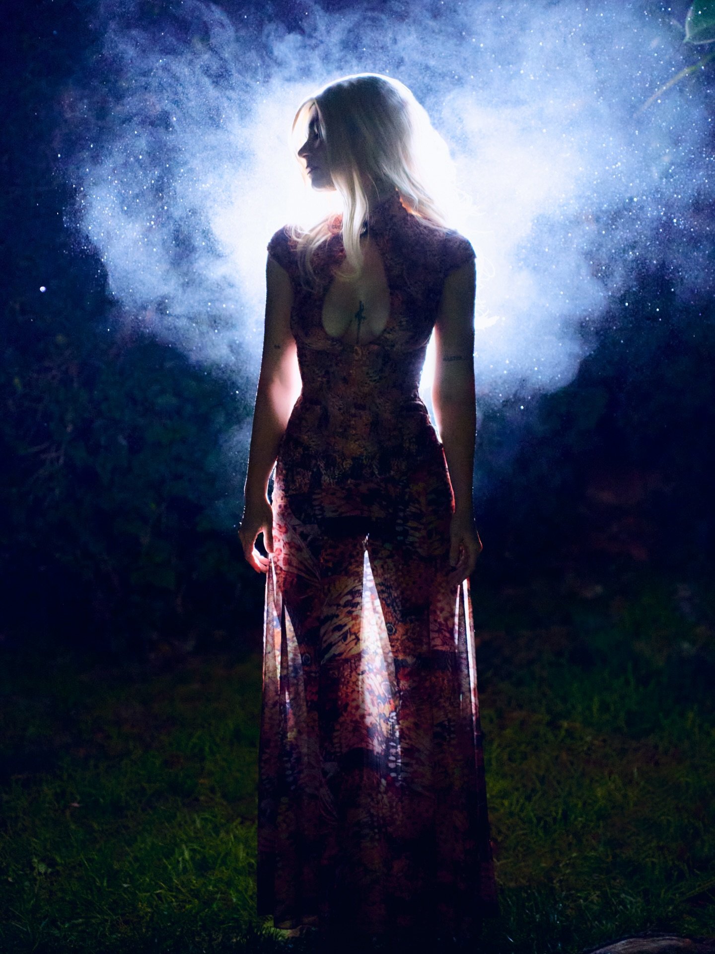 Sometimes, to love someone, you gotta be a stranger 

📸 @griffinsendek