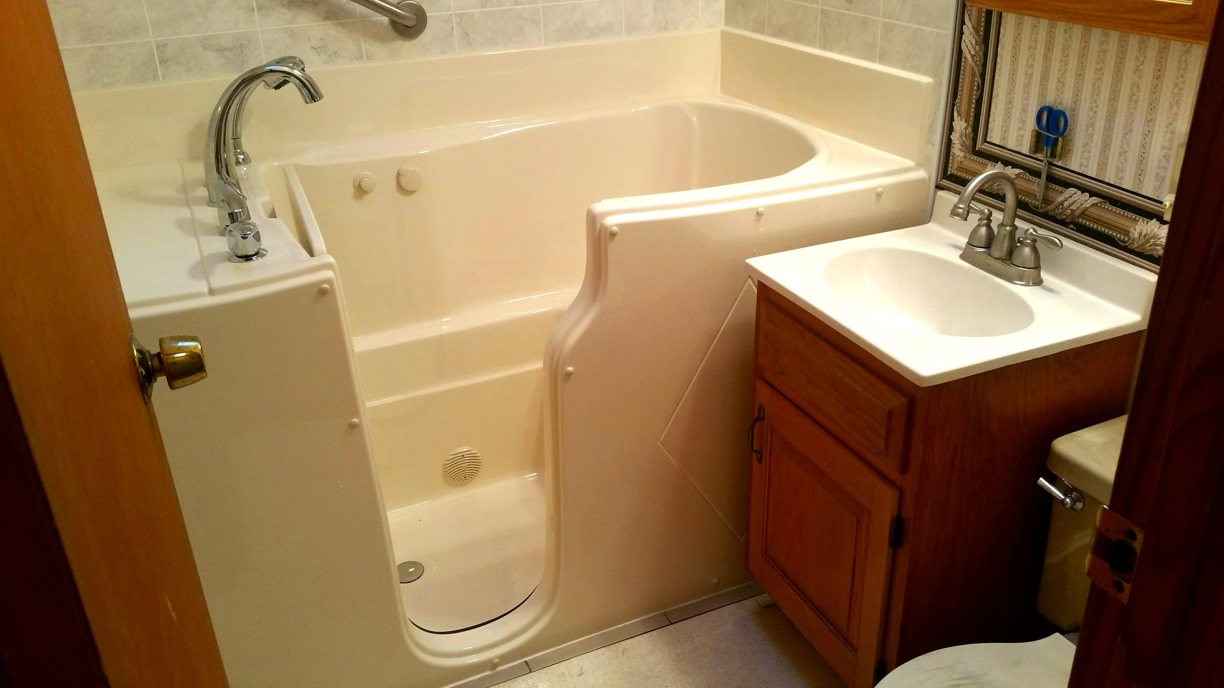 Gallery — Bath Innovations | Walk-in Bathtubs