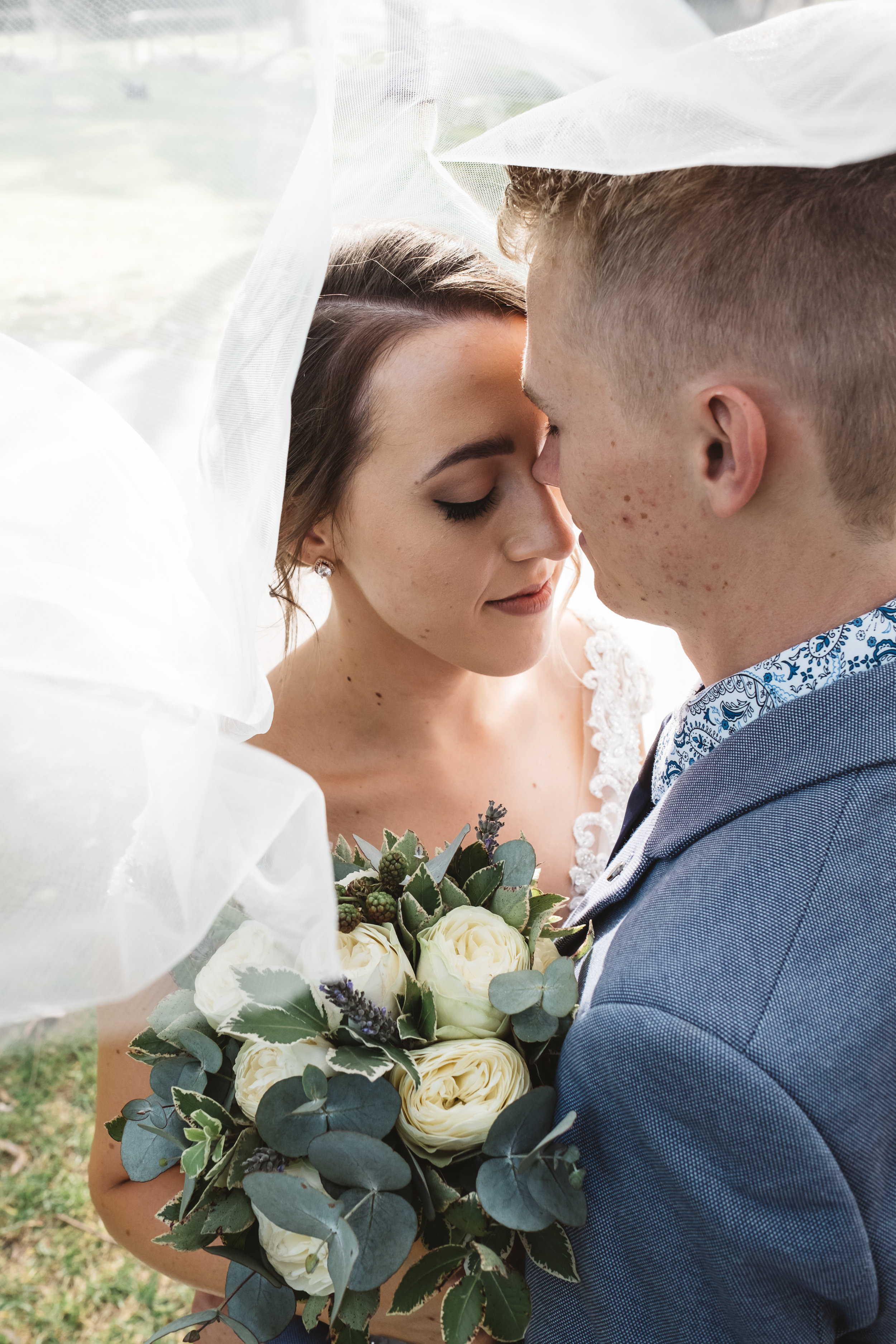 Romantic and unposed wedding photogrpaher in Mornington