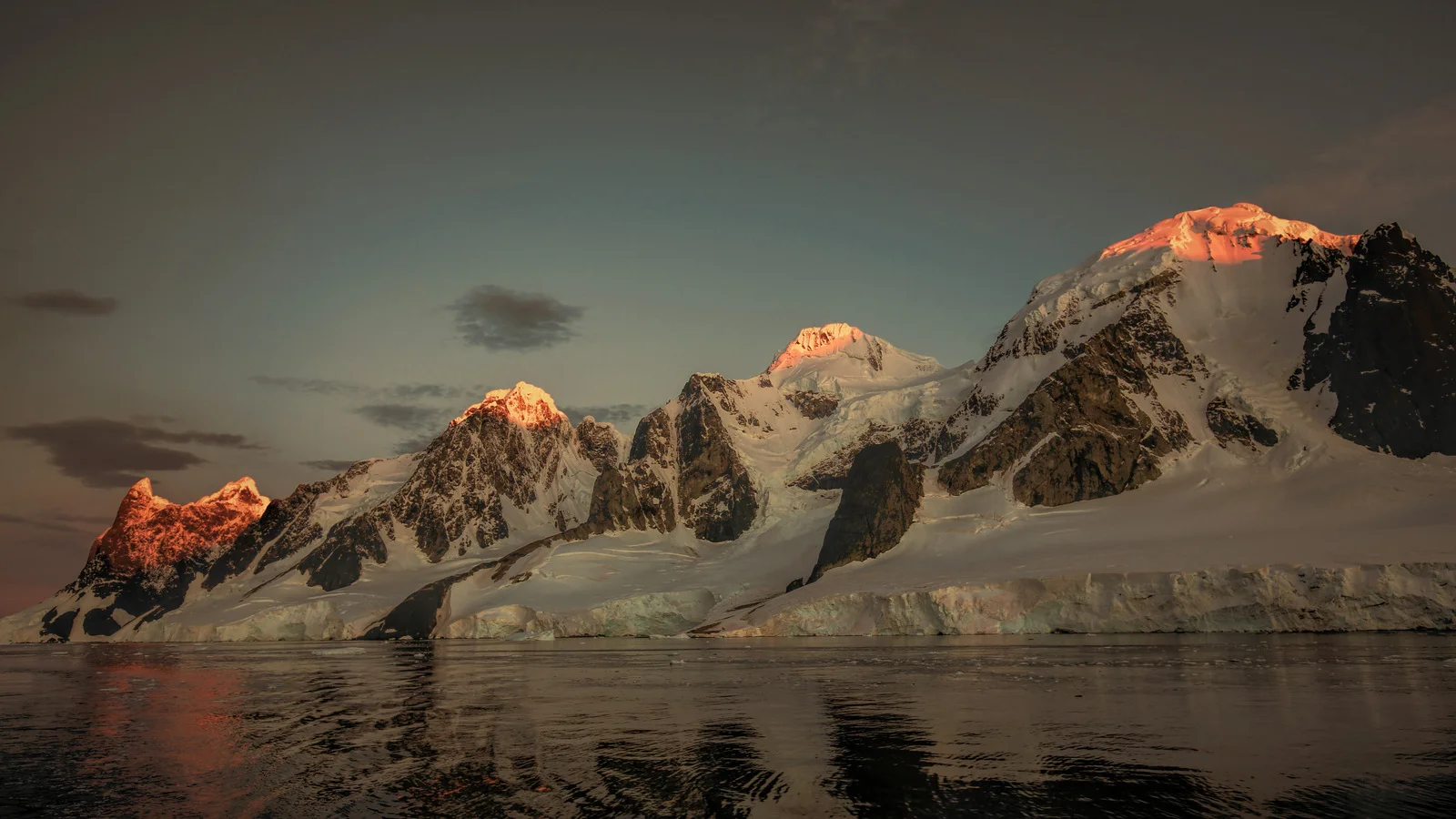 24-lemaire sunset on peaks.jpg