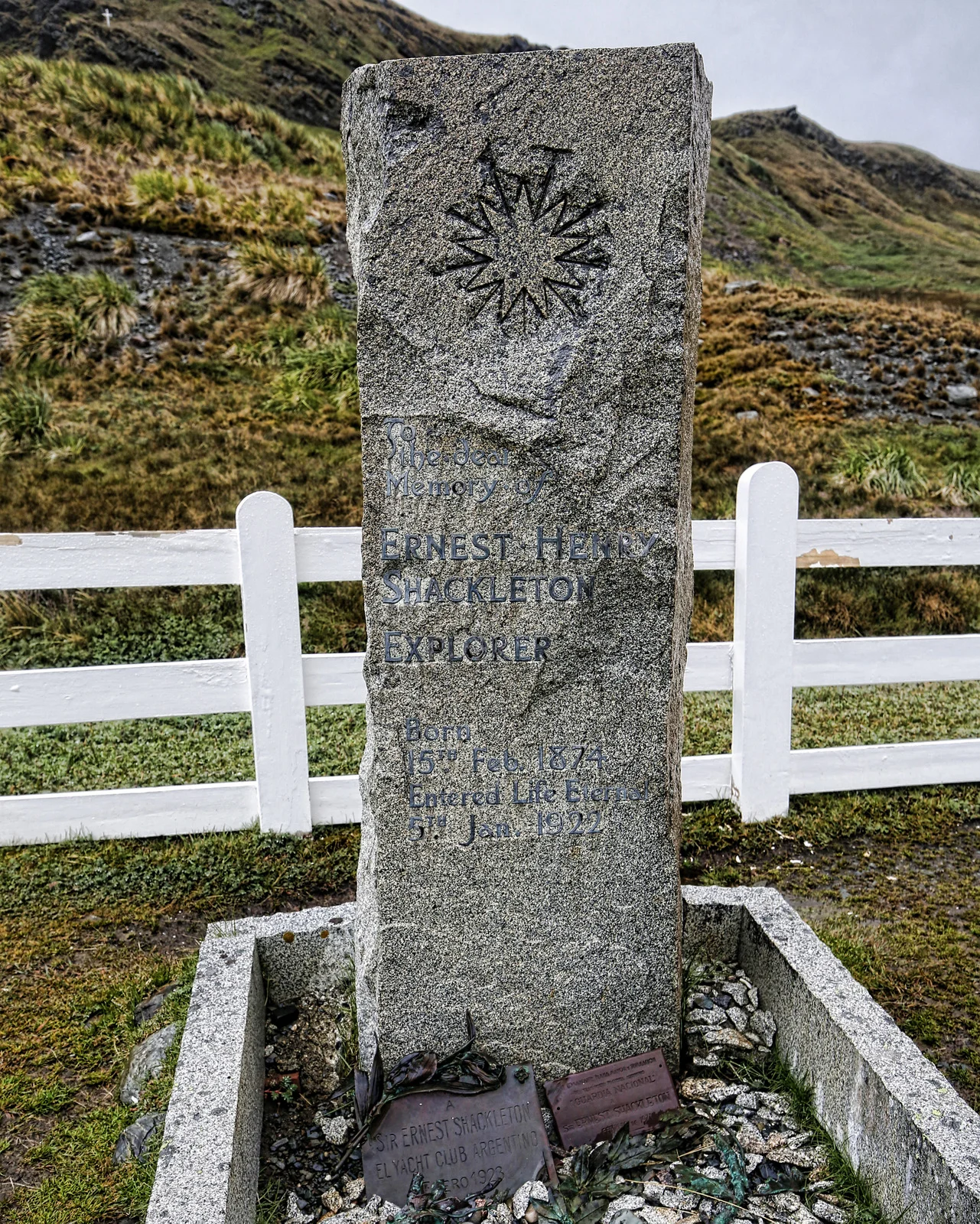 104-shackleton grave stone.jpg