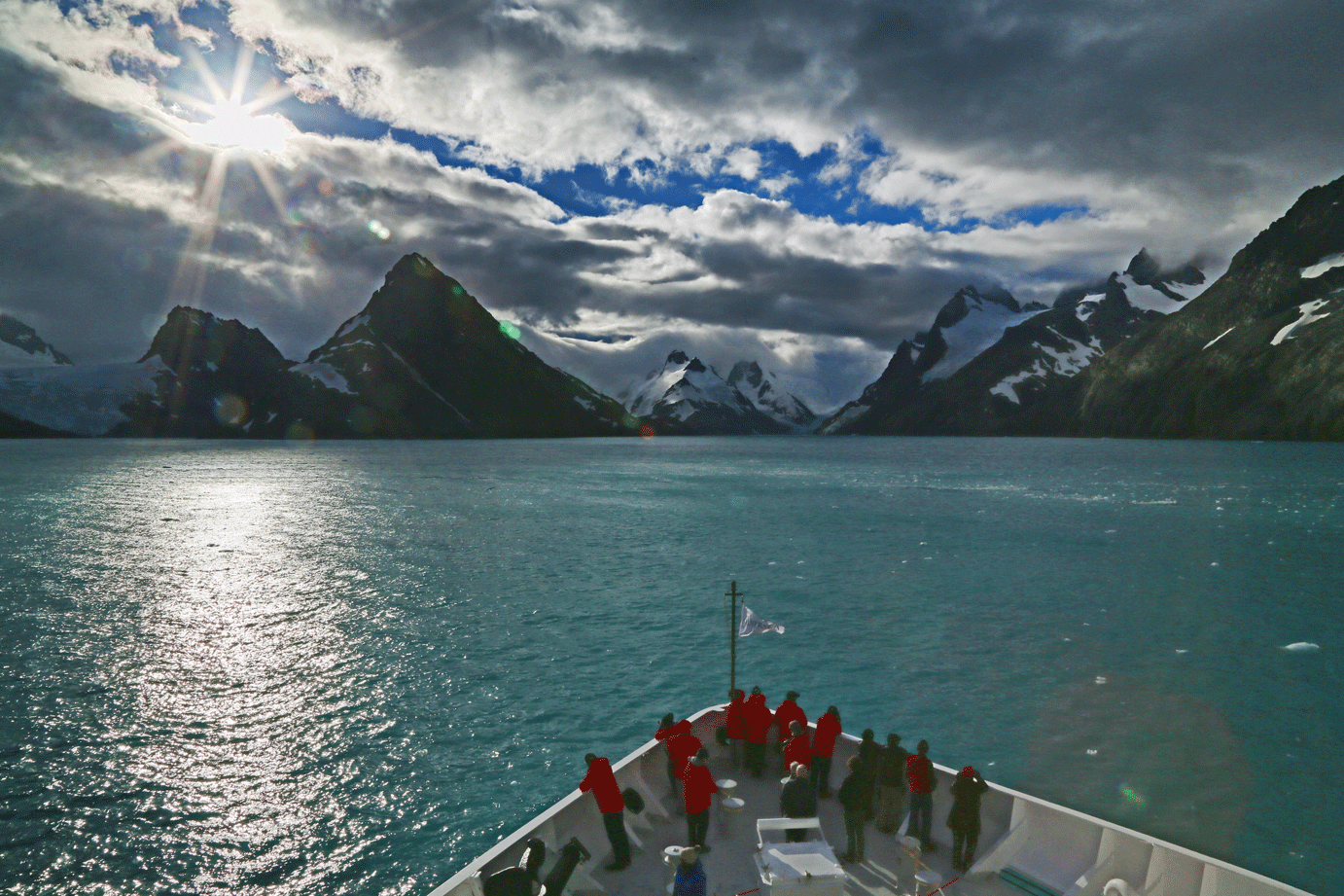 drygalski-fjord-sun-flare.gif